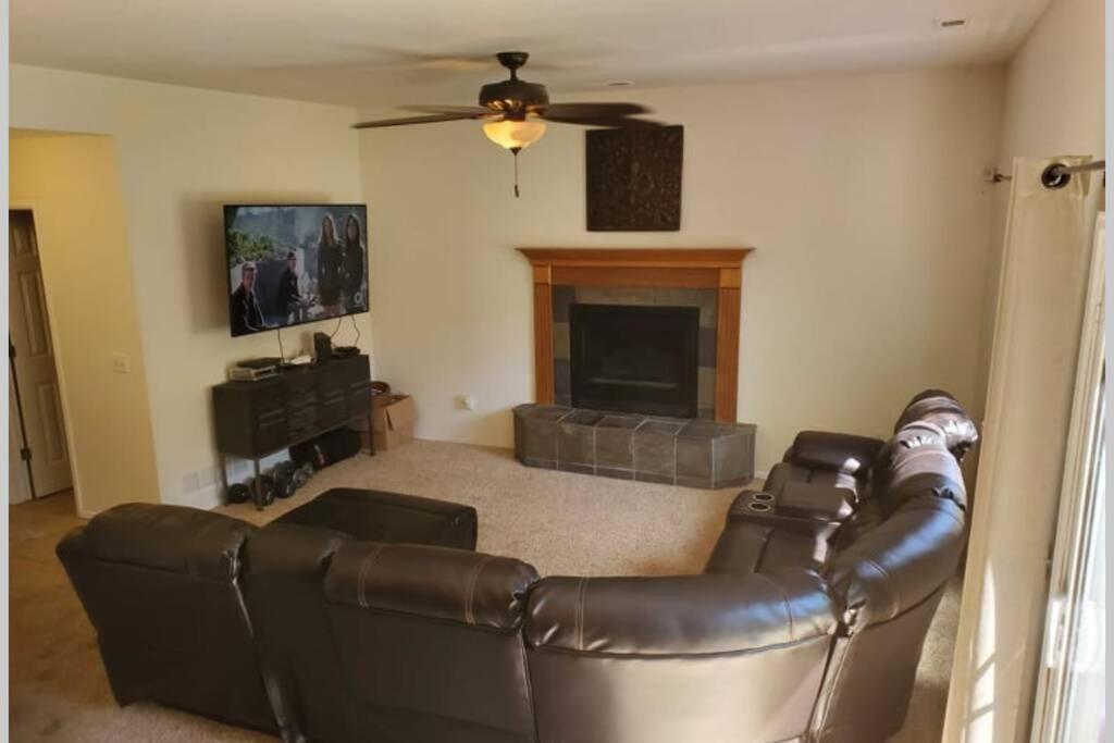 2 Master Suites/3 King Beds/4 Bath/mins To Airport