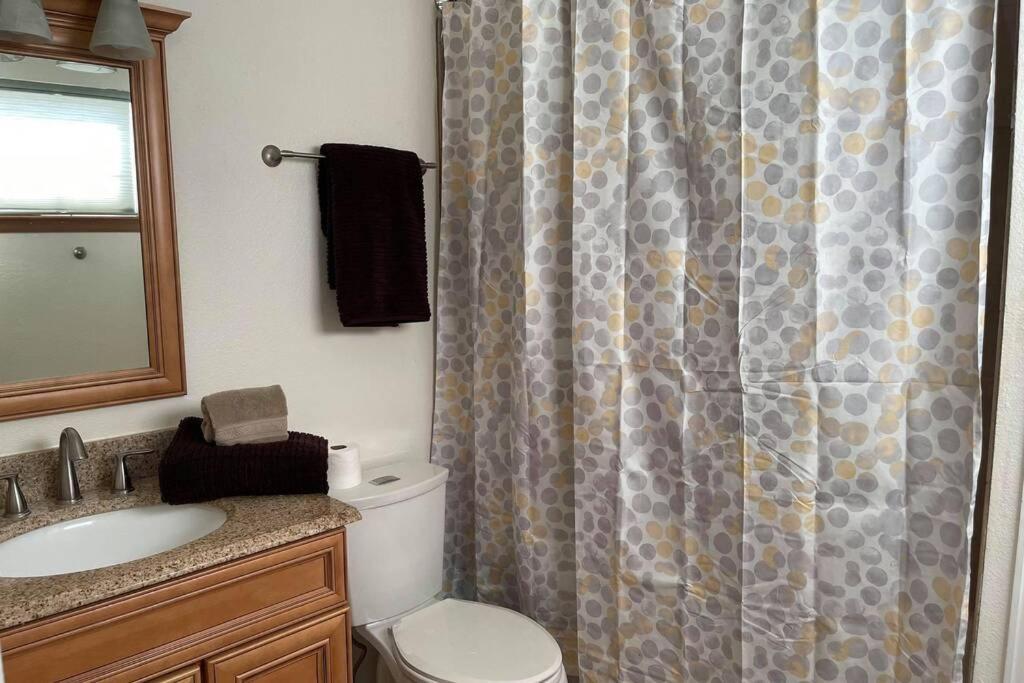 2 Master Suites/3 King Beds/4 Bath/mins To Airport Colorado Springs
