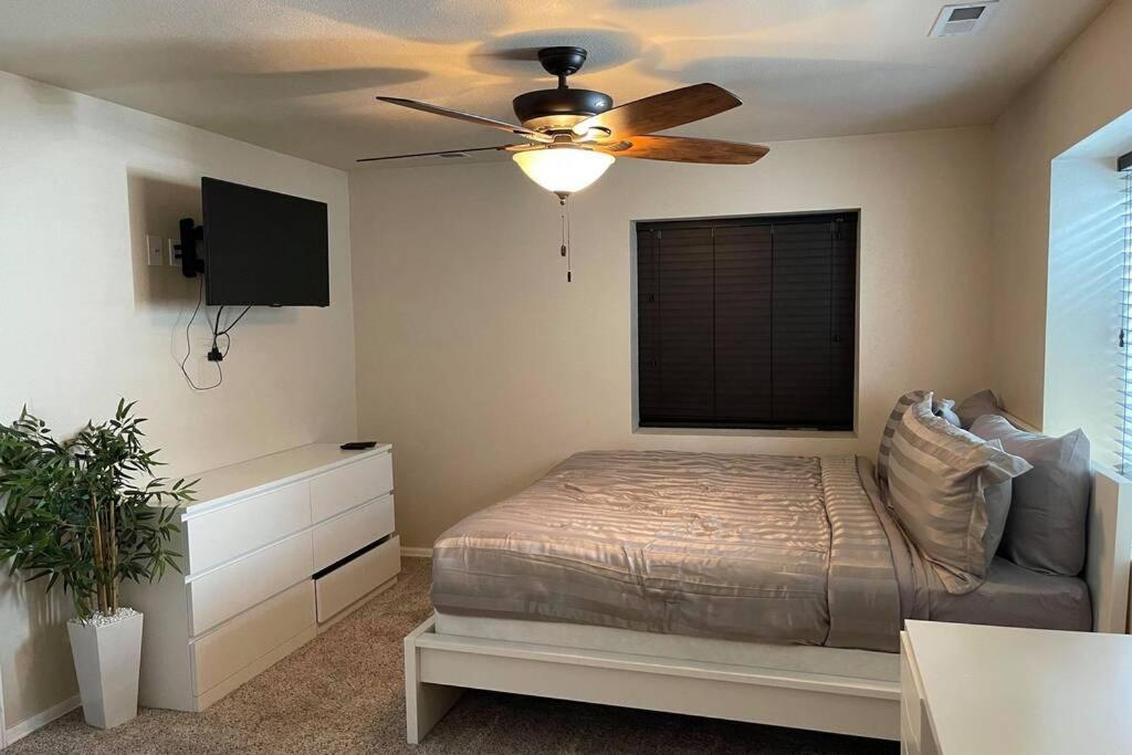 2 Master Suites/3 King Beds/4 Bath/mins To Airport * Colorado Springs