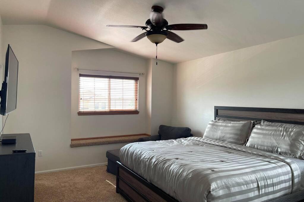 2 Master Suites/3 King Beds/4 Bath/mins To Airport Villa