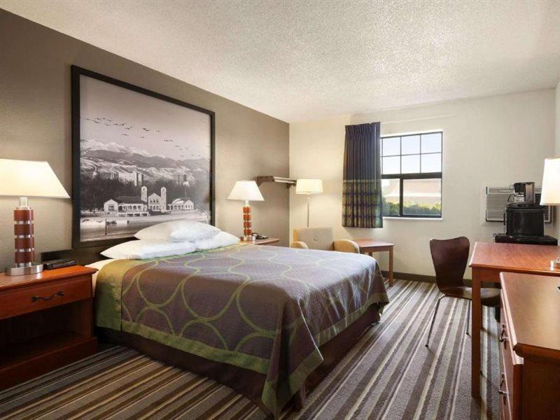 Hotel Super 8 By Wyndham Colorado Springs/afa Area 2*