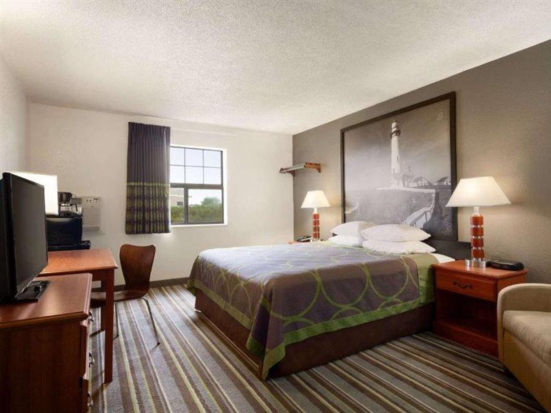 Super 8 By Wyndham Colorado Springs/afa Area