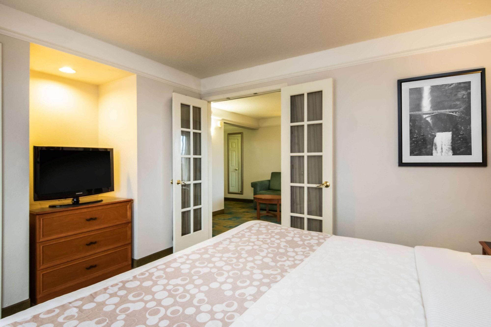 Hotel La Quinta By Wyndham South Airport 3*