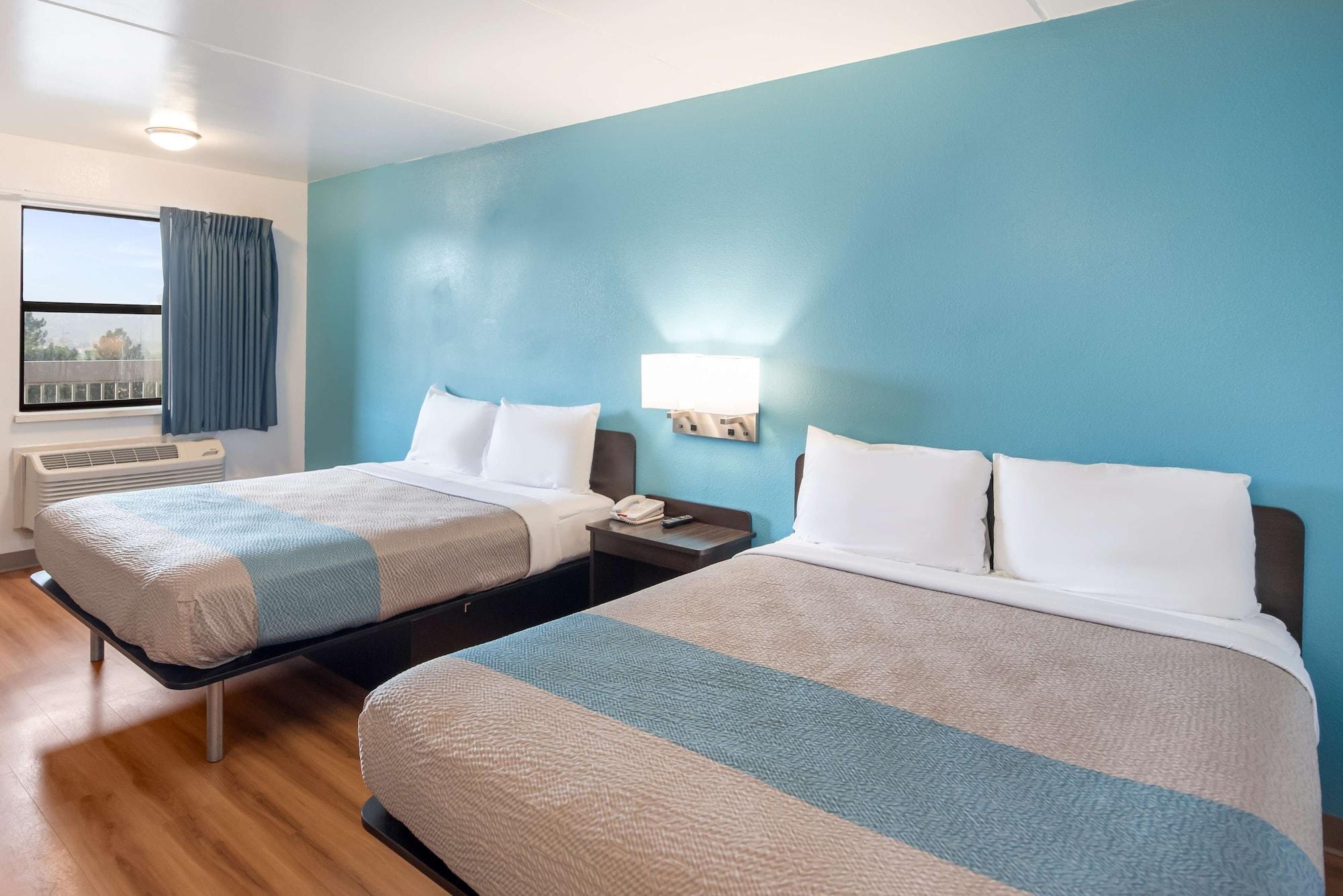 Hotel 6-colorado Springs, Co - Air Force Academy 2*
