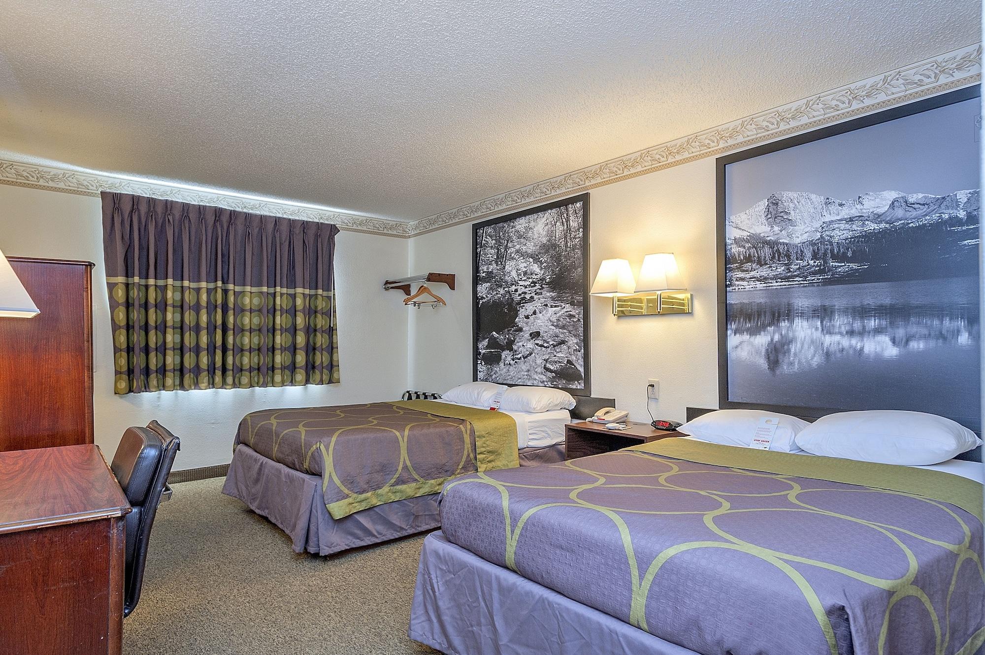 Super 8 By Wyndham Colorado Springs/chestnut Street