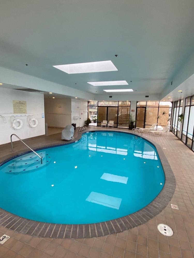 Spark By Hilton I 25 Hotel