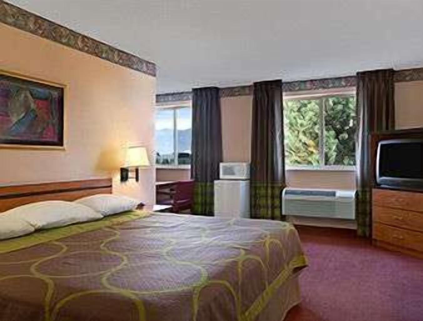 Super 8 By Wyndham Airport Colorado Springs