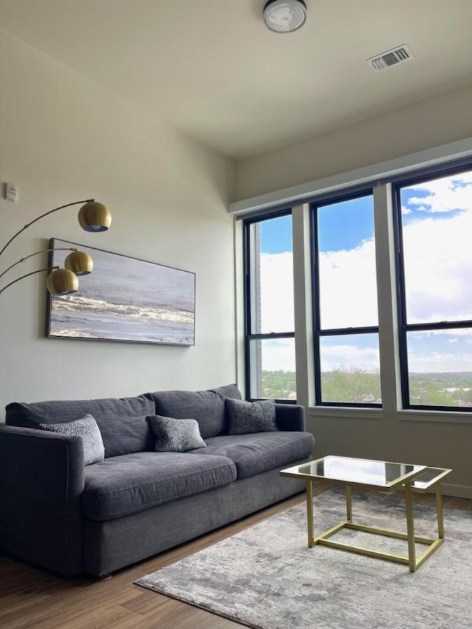 Luxurious Unit With Mountain View Apartment *
