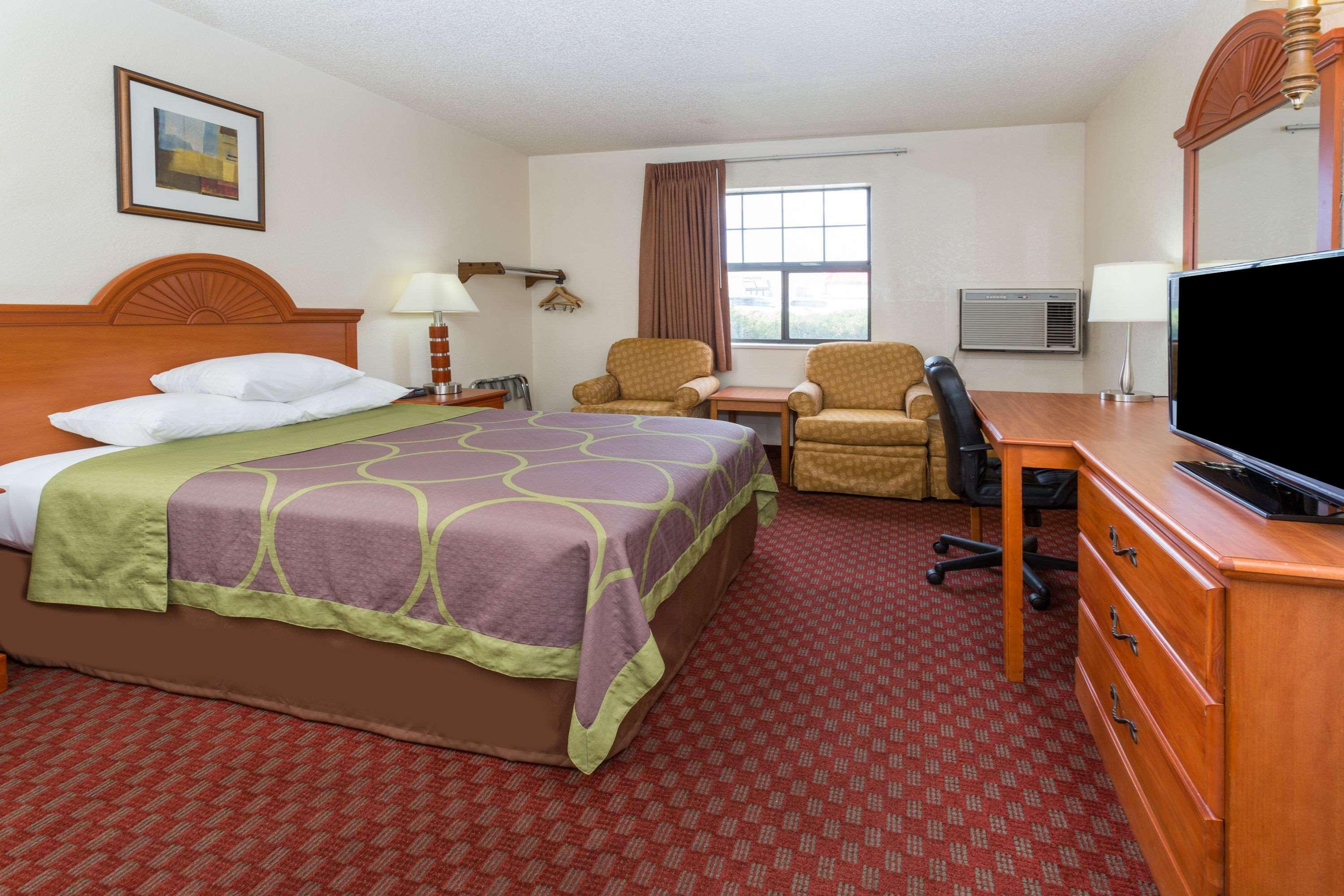 Super 8 By Wyndham Colorado Springs/afa Area Hotel