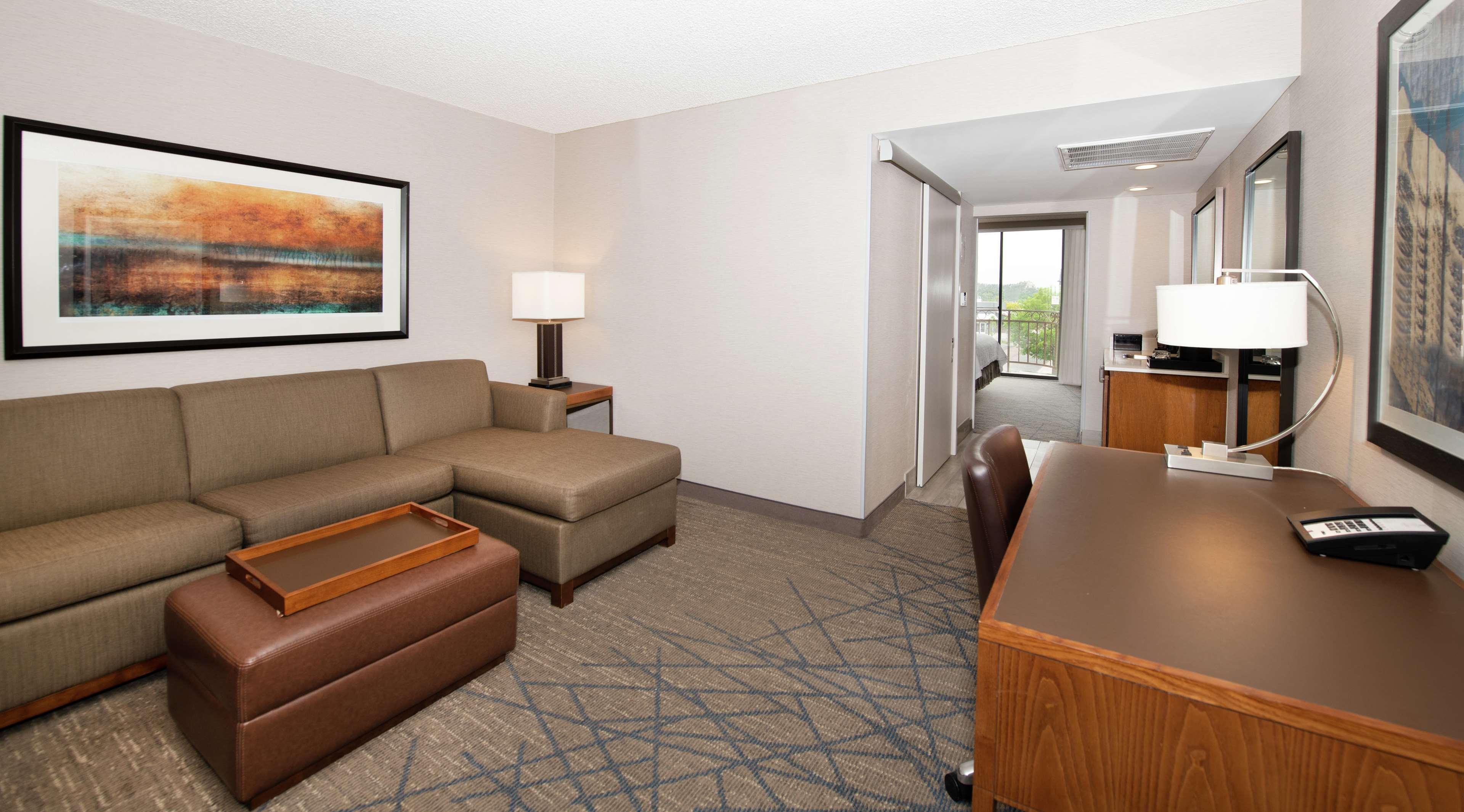 Hotel Embassy By Hilton 4*