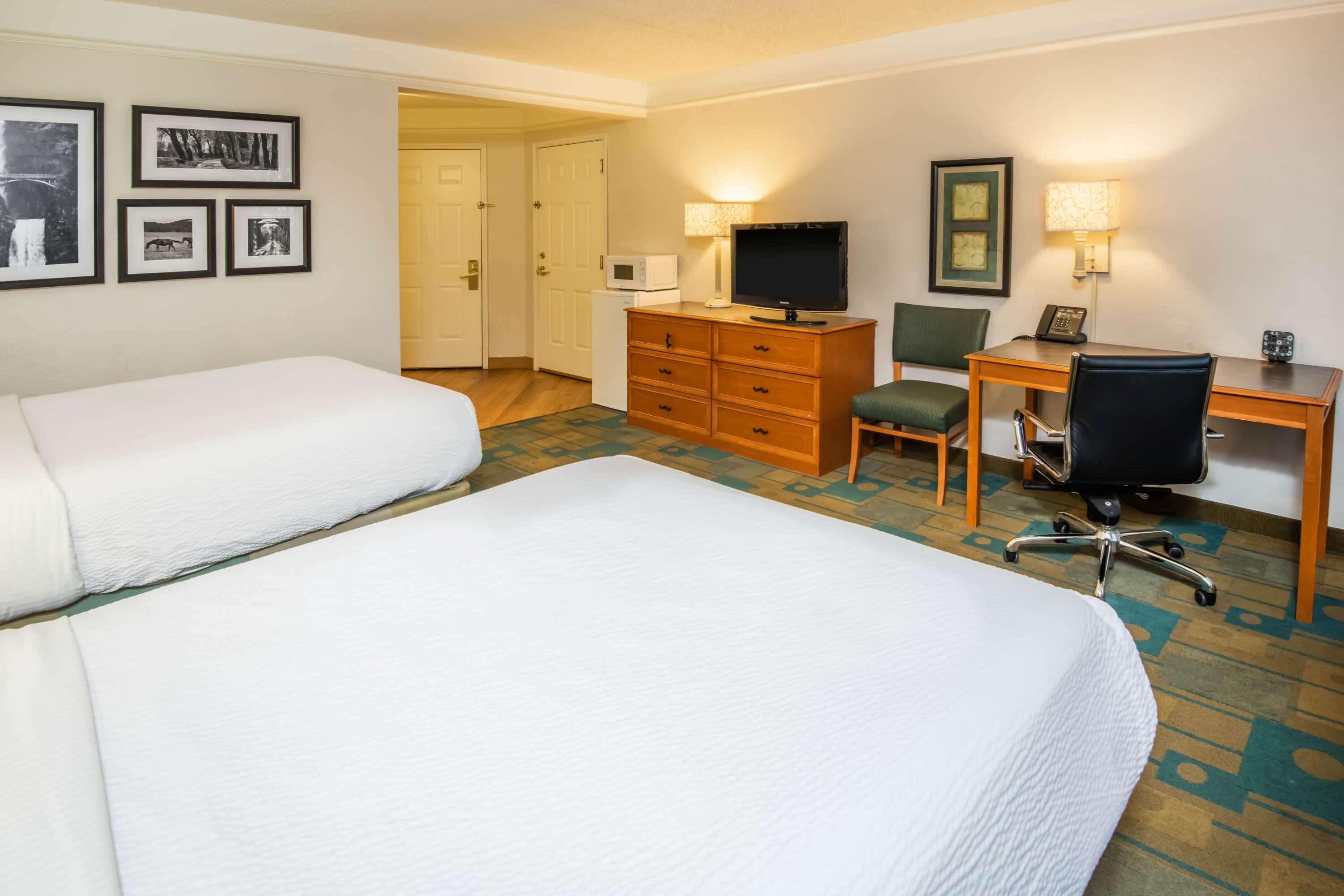 Hotel La Quinta By Wyndham South Airport 3*