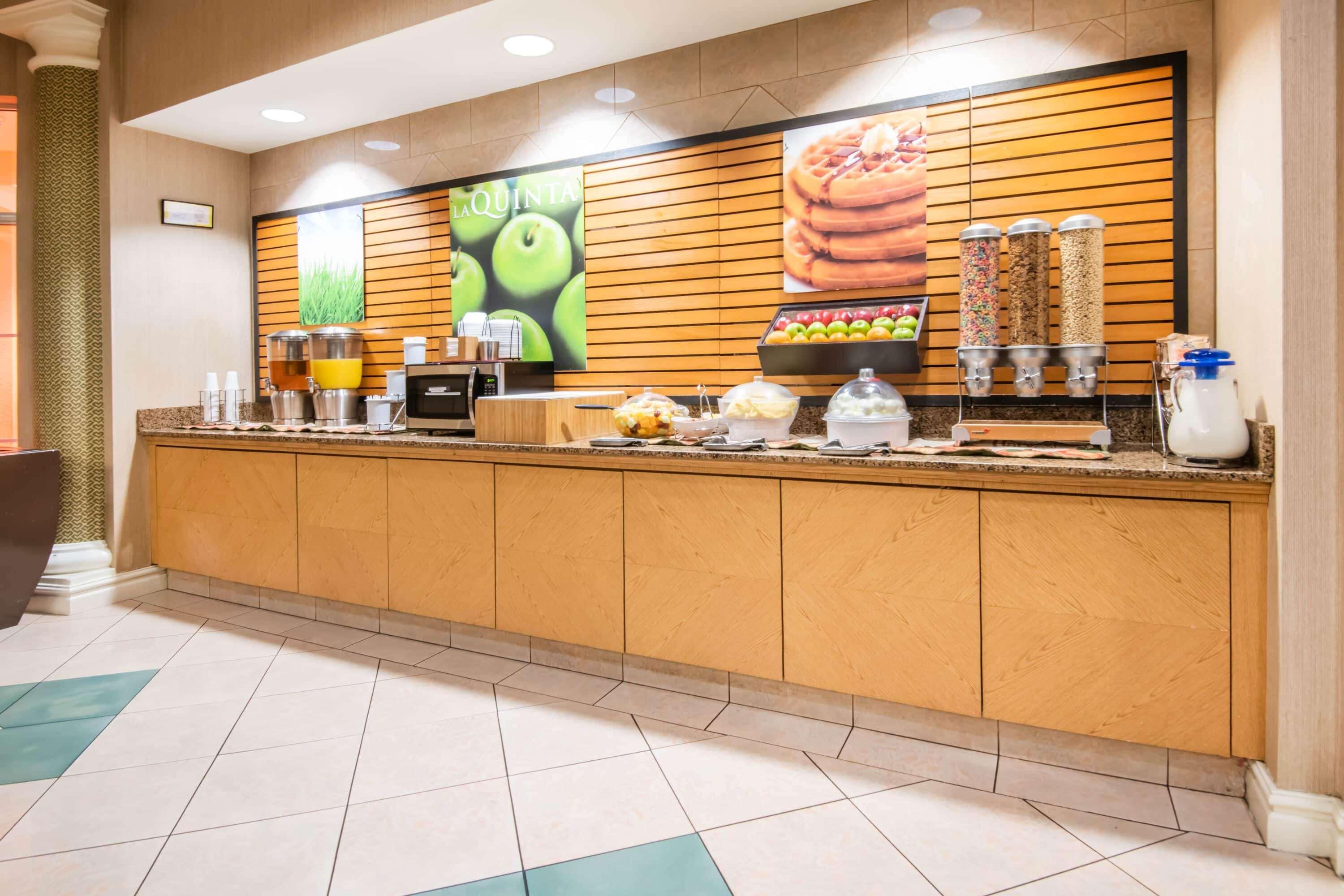 Hotel La Quinta By Wyndham South Airport 3*