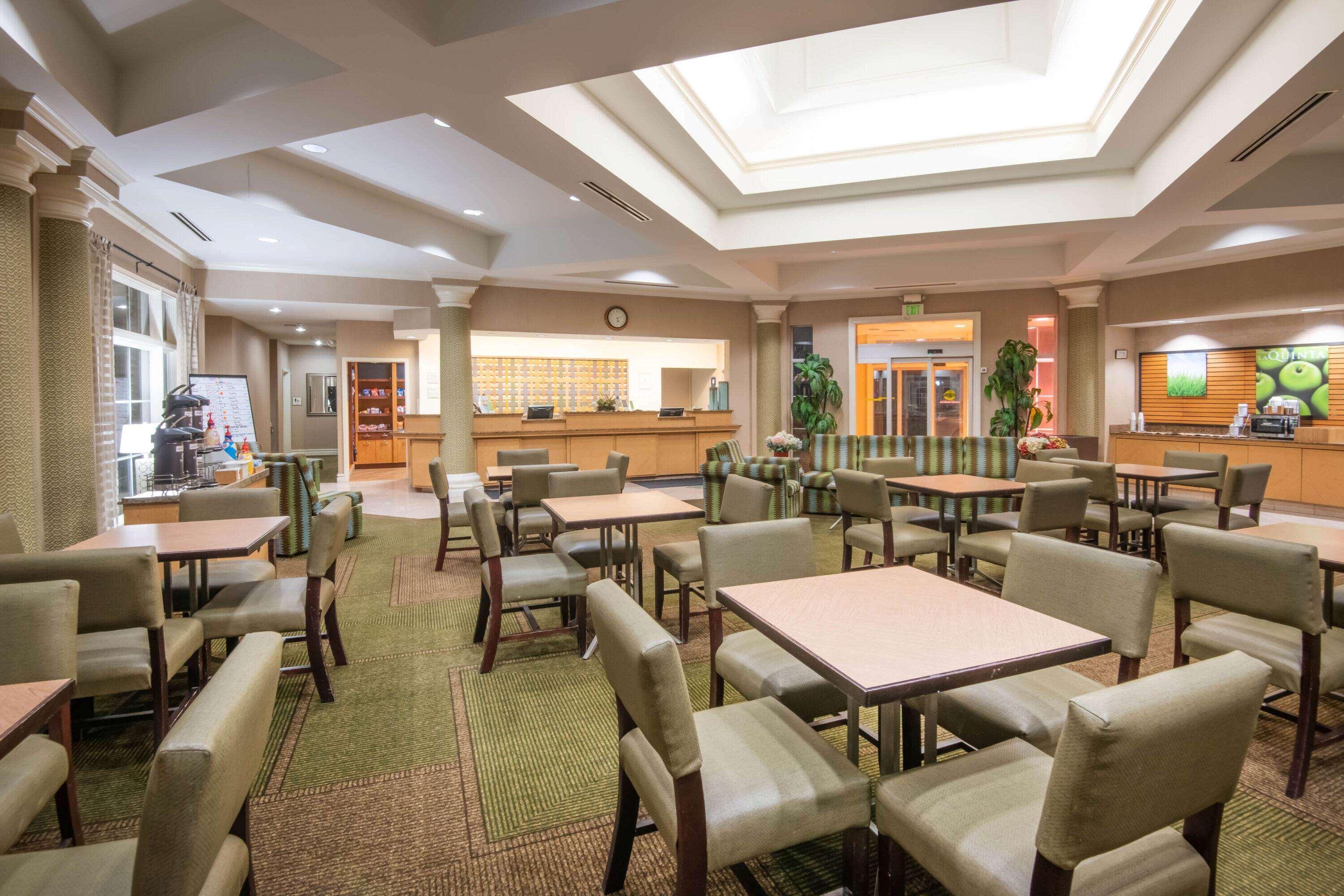 La Quinta By Wyndham South Airport Hotel