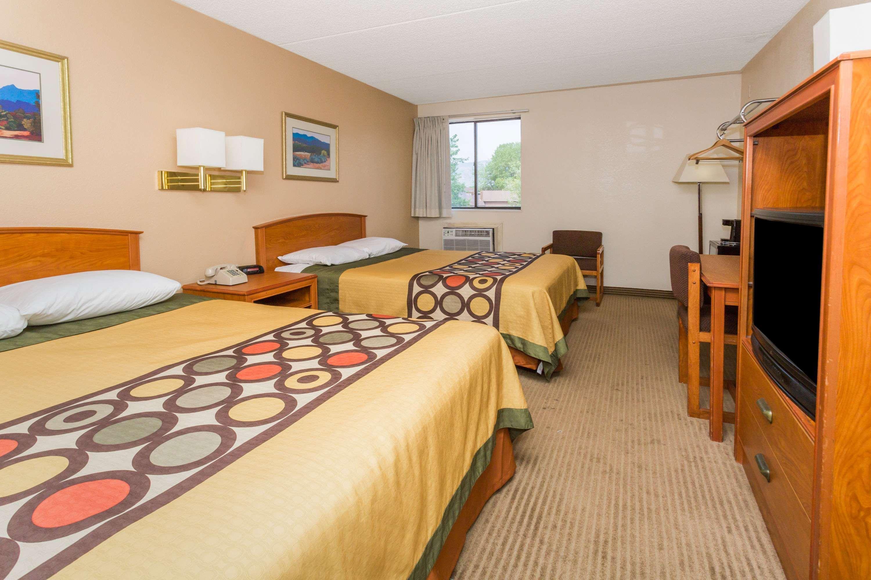 Hotel Super 8 By Wyndham Colo. Sprs. Garden Of The Gods *