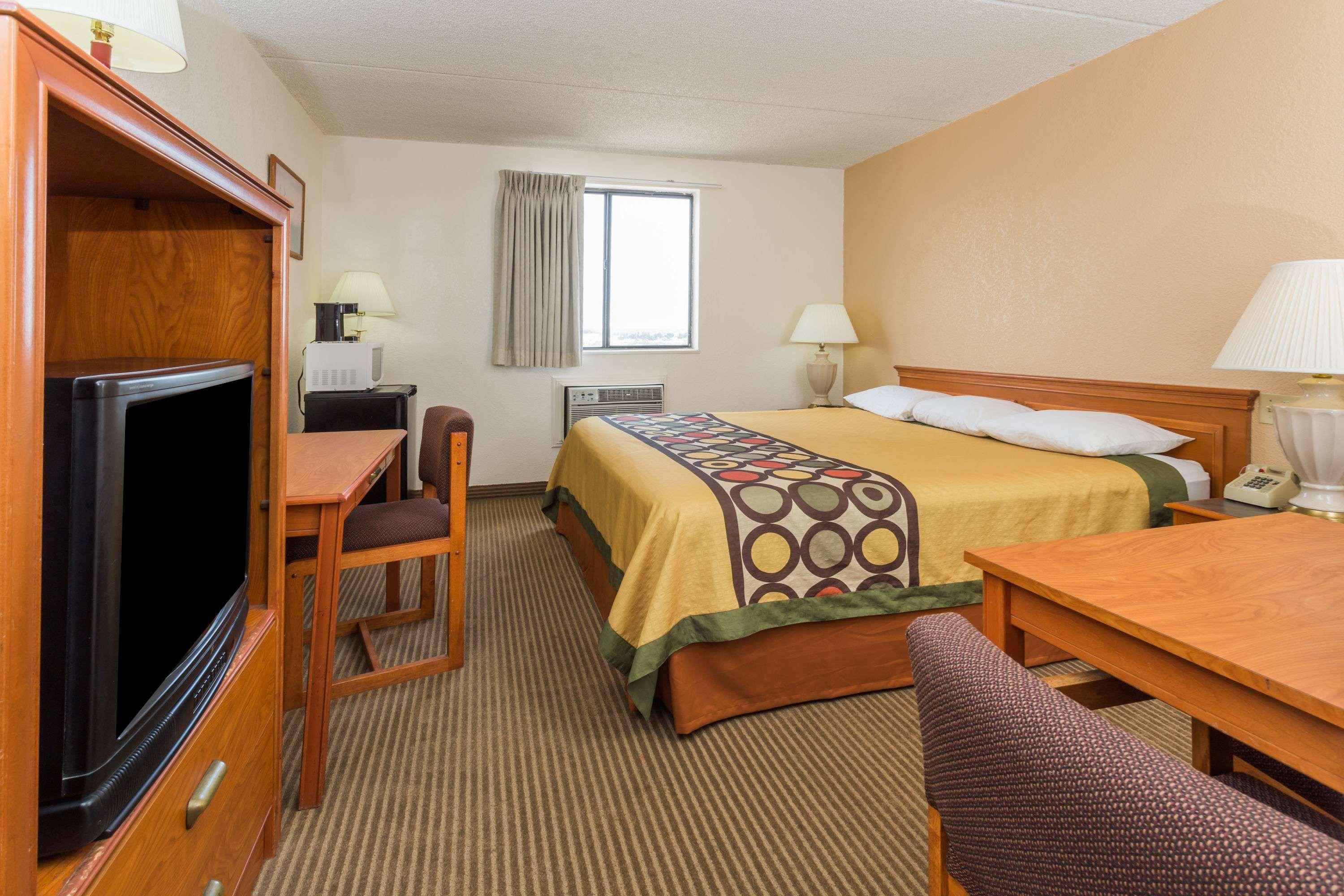 Hotel Super 8 By Wyndham Colo. Sprs. Garden Of The Gods
