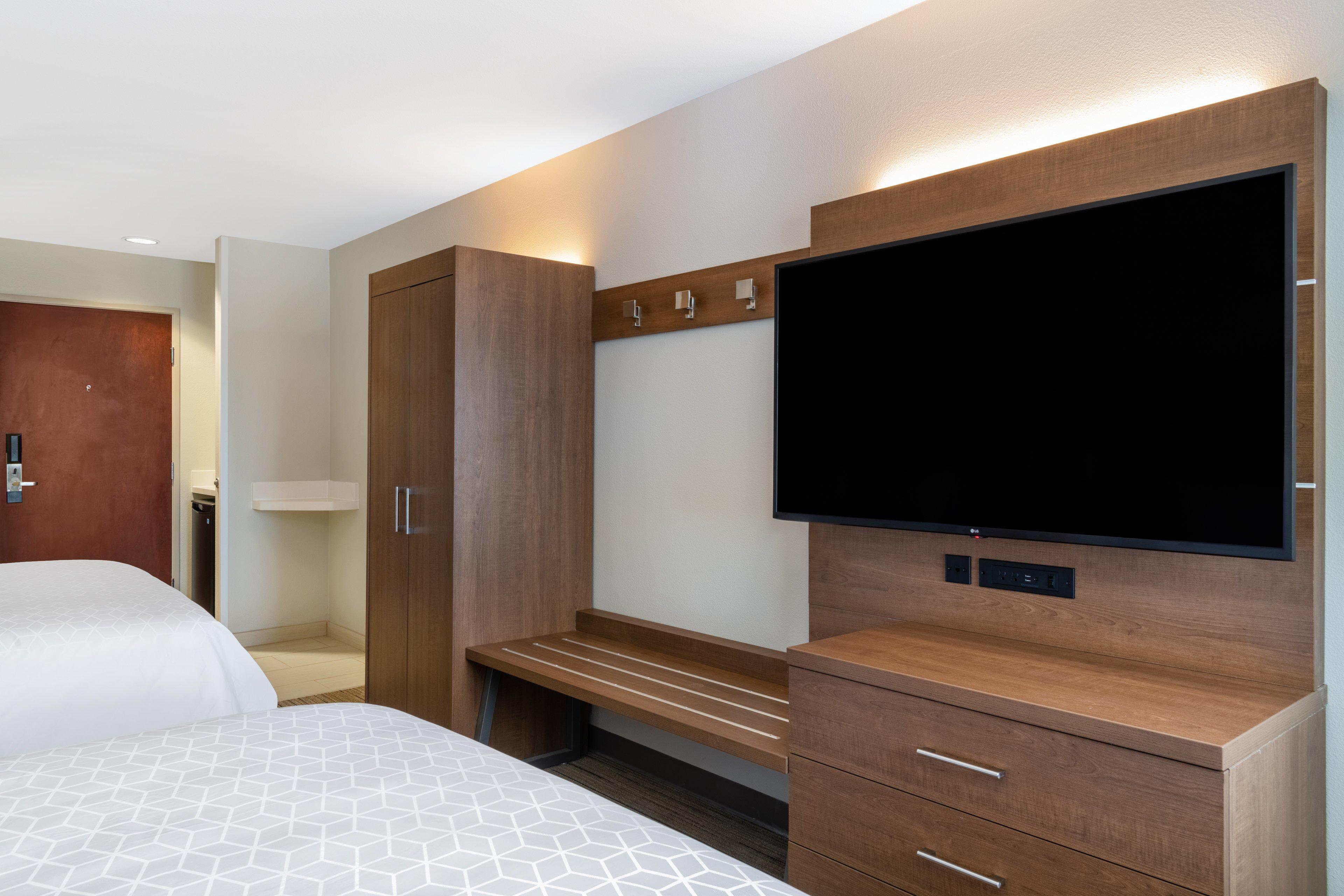 Express & Colorado Springs-airport By Ihg Hotel 3*