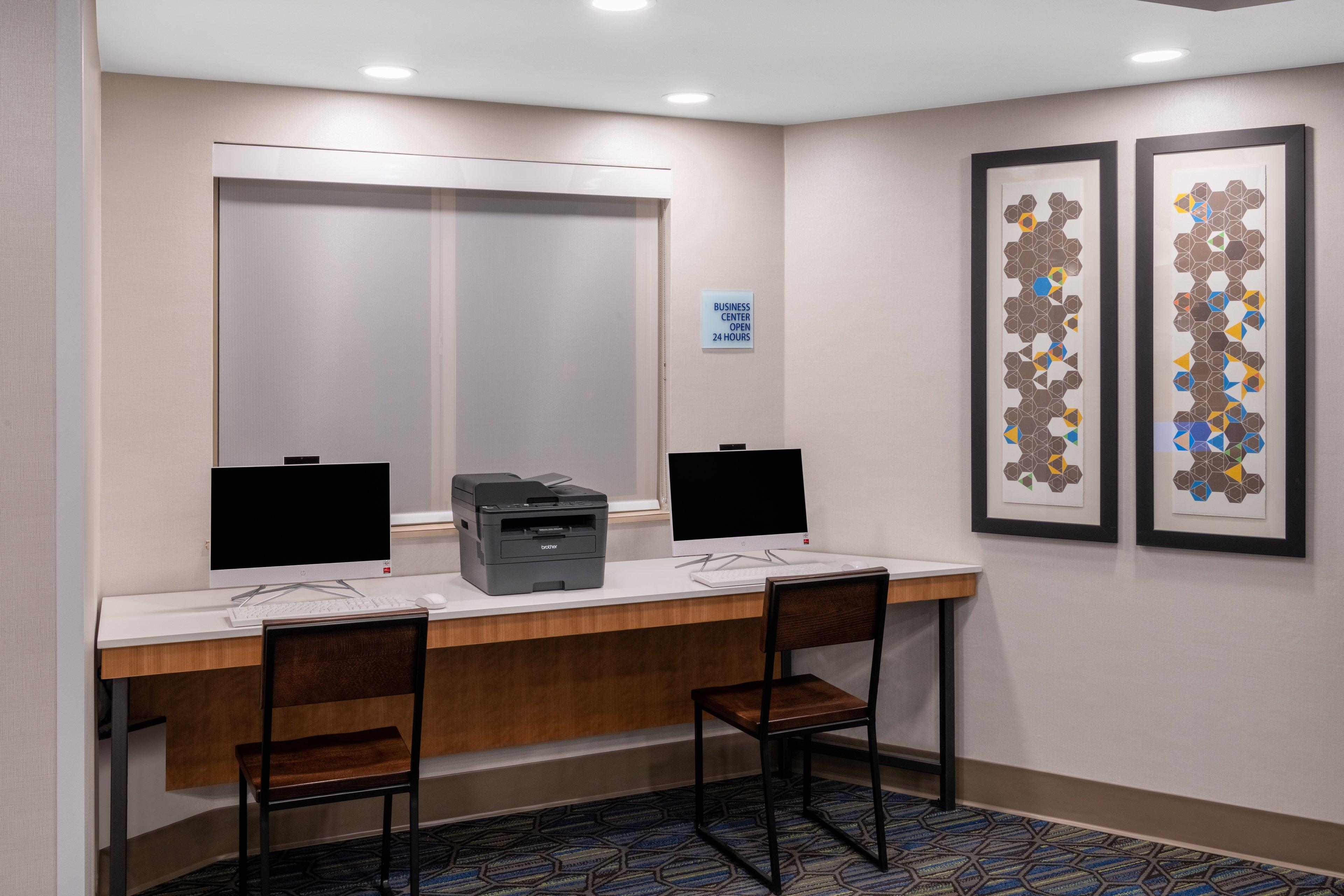 Express & Colorado Springs-airport By Ihg Hotel 3*