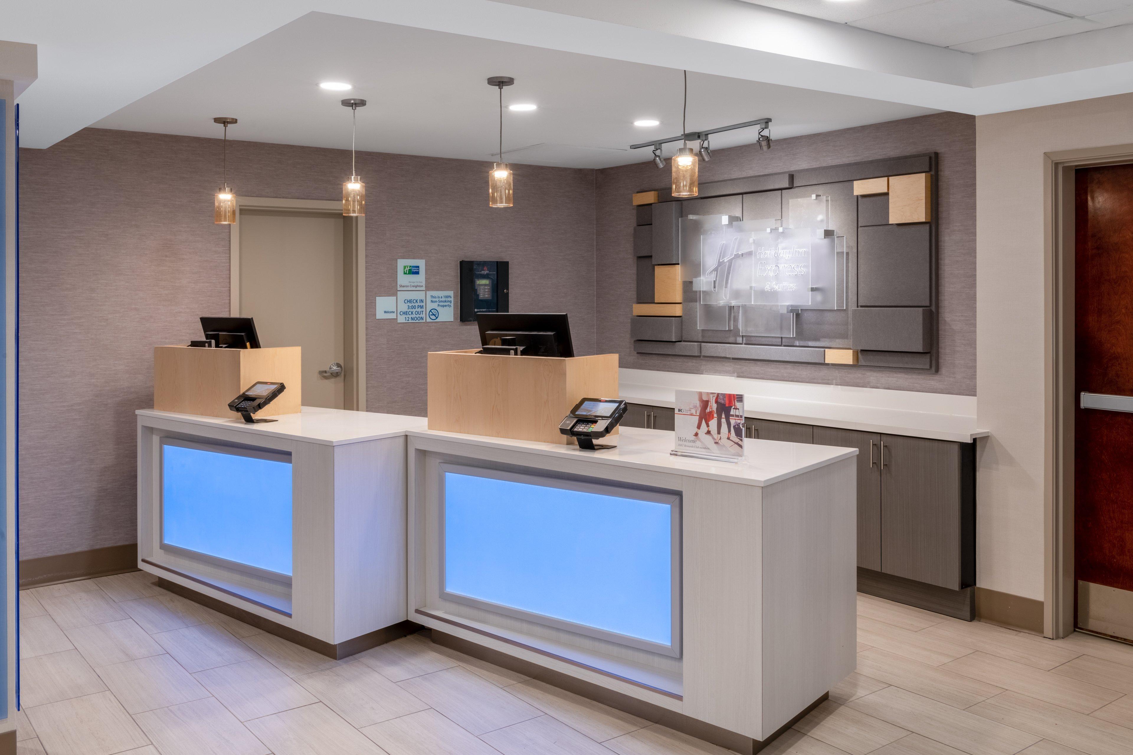 Express & Colorado Springs-airport By Ihg