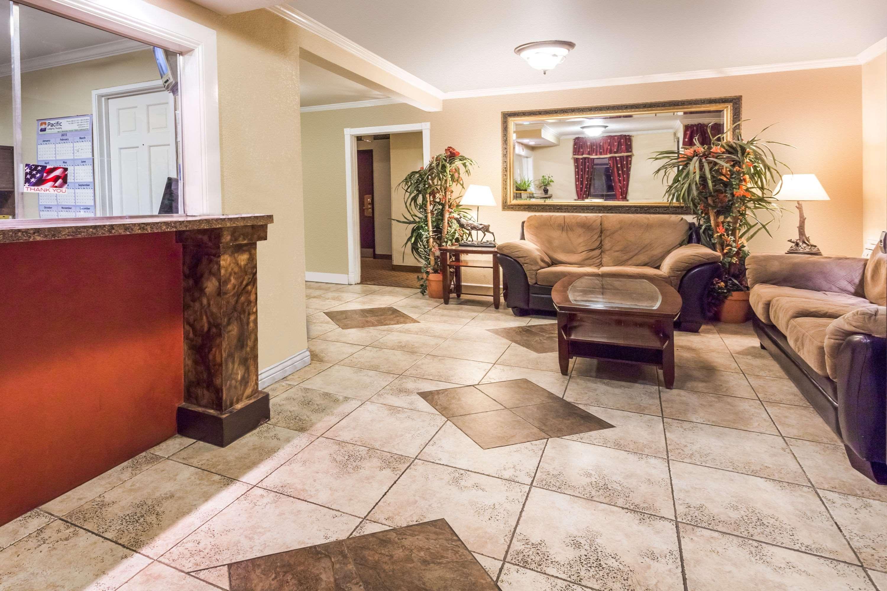 Super 8 By Wyndham Colorado Springs/chestnut Street Motel