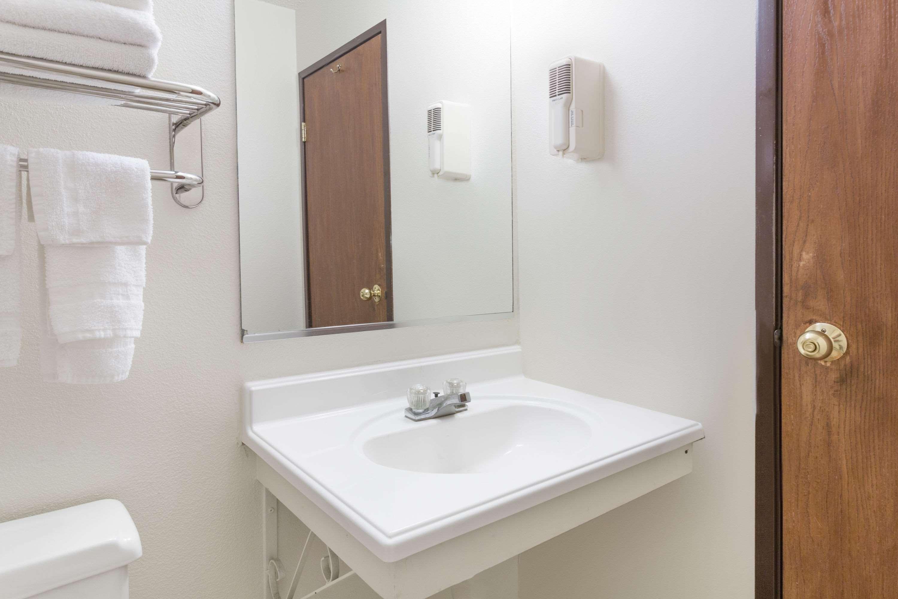 Super 8 By Wyndham Colorado Springs/chestnut Street 2*