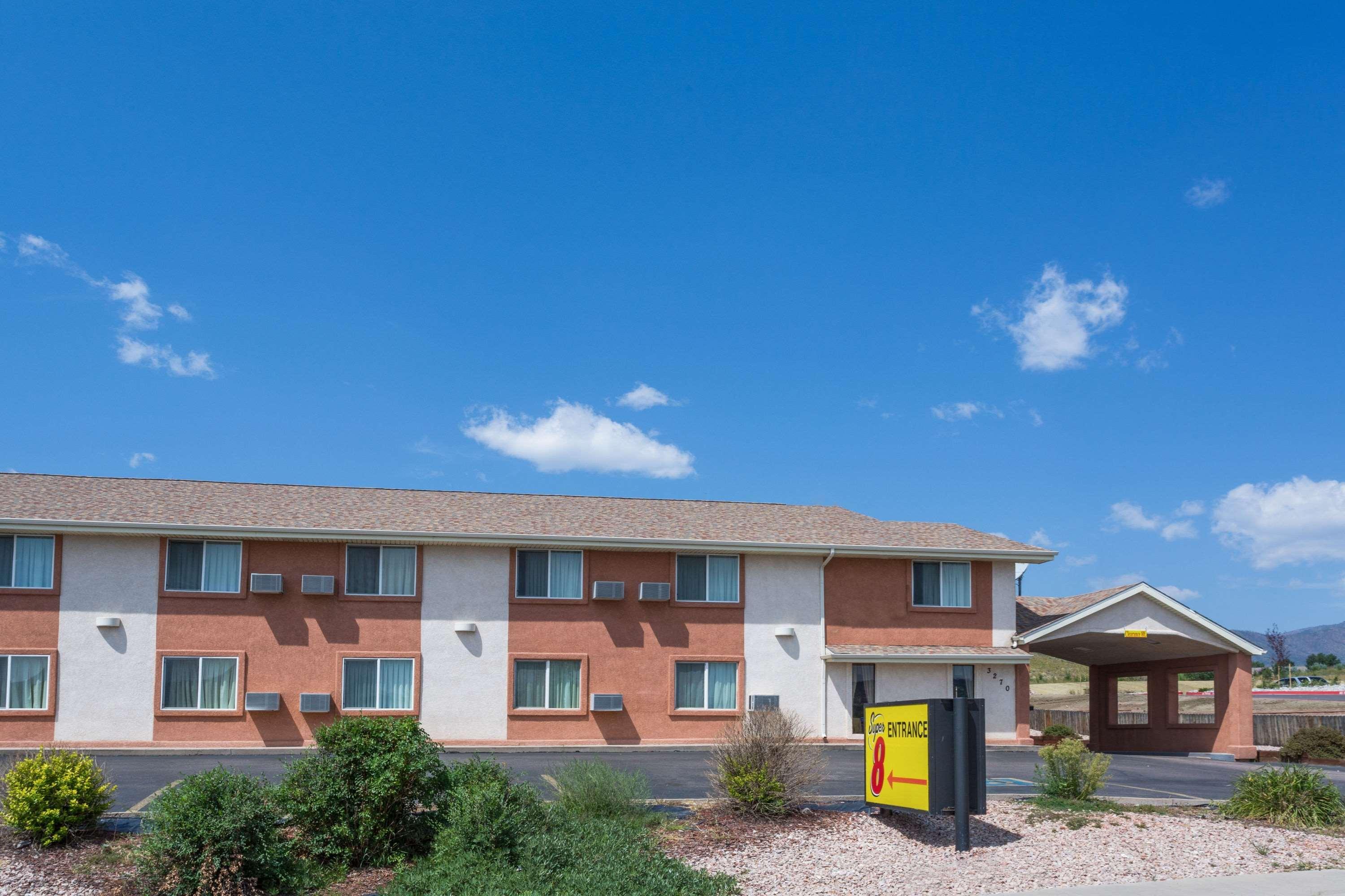 Super 8 By Wyndham Colorado Springs/chestnut Street Colorado Springs