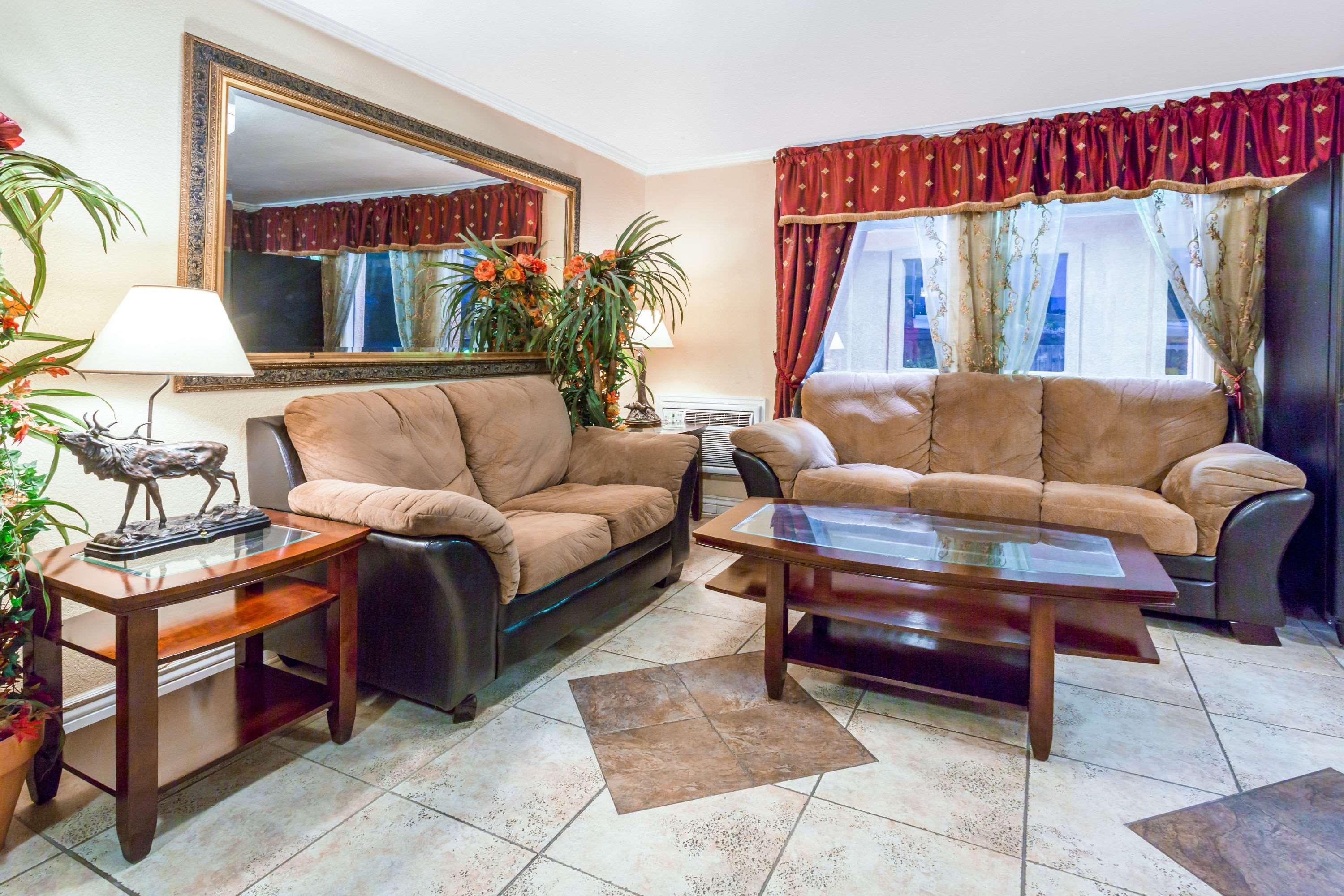 Super 8 By Wyndham Colorado Springs/chestnut Street Motel 2*