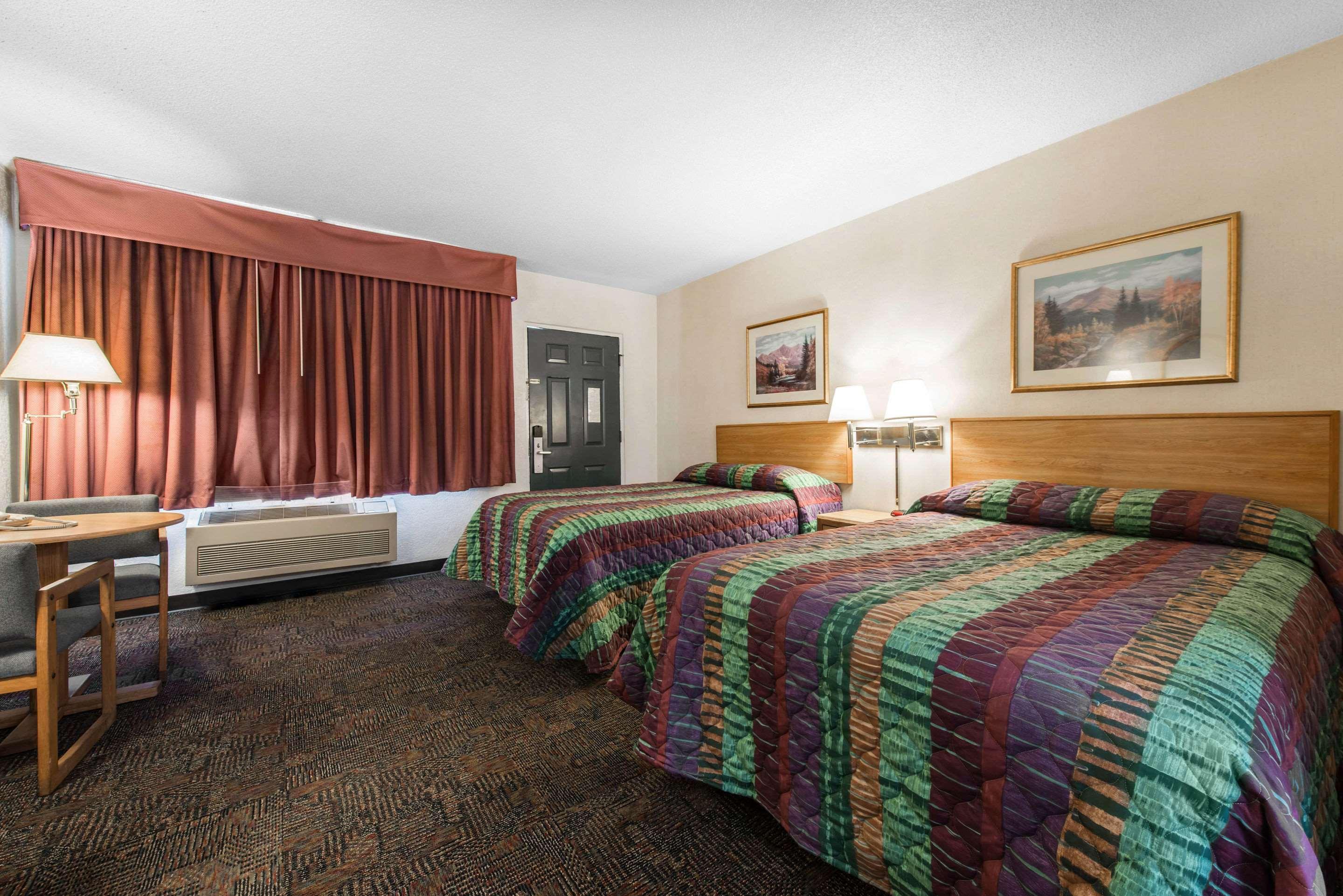 Hotel Rodeway &