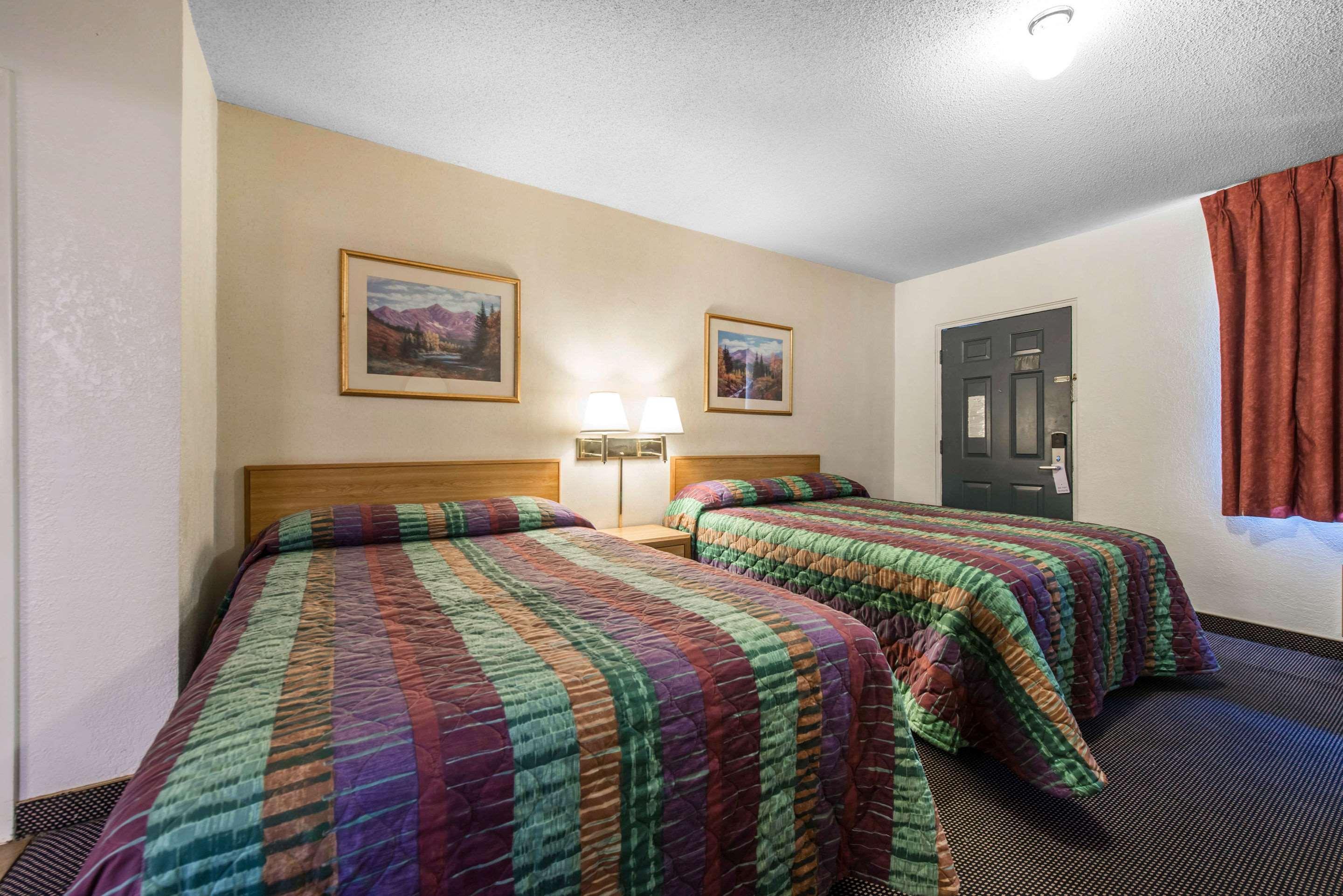 Rodeway & 2* Colorado Springs