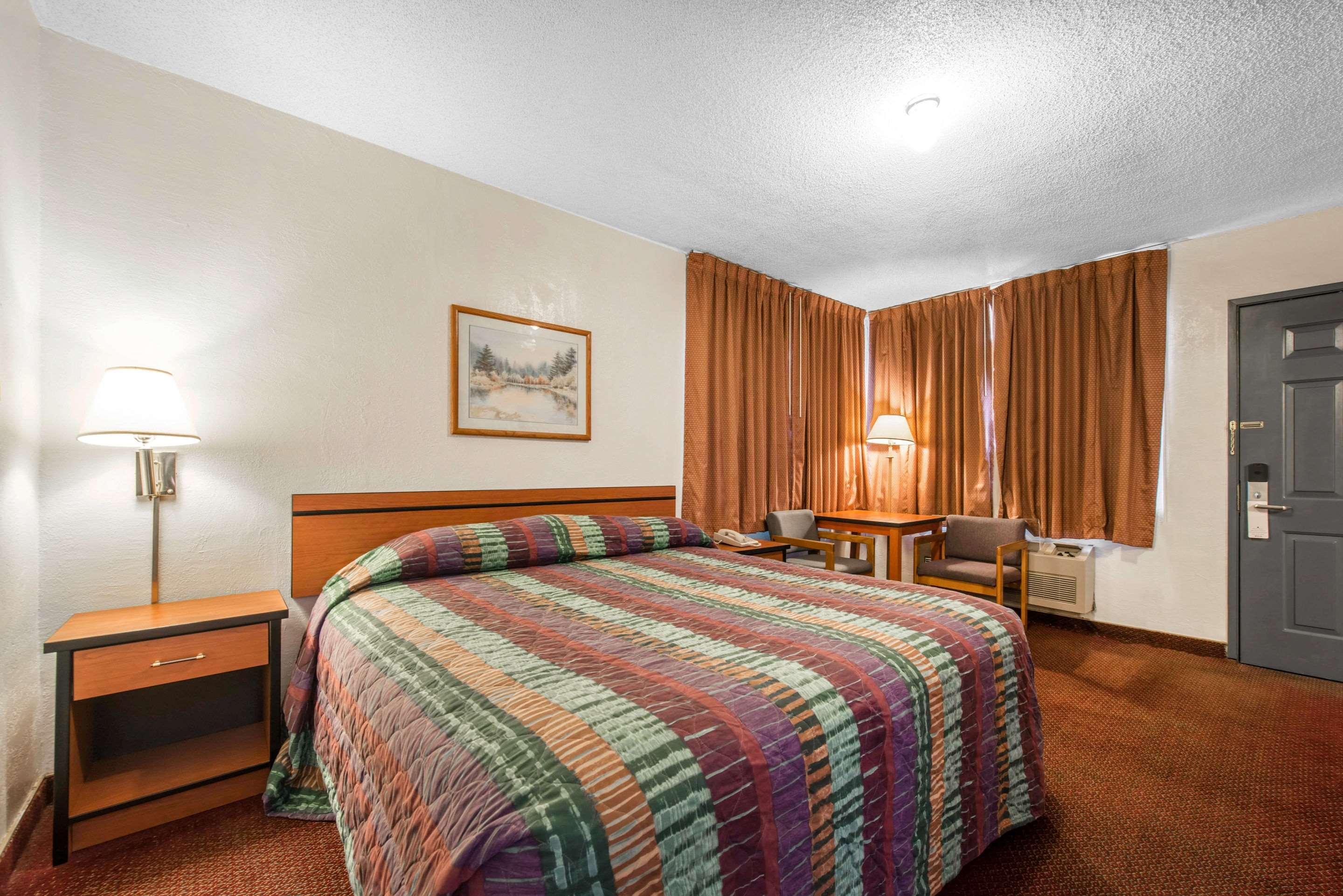 Hotel Rodeway & 2*
