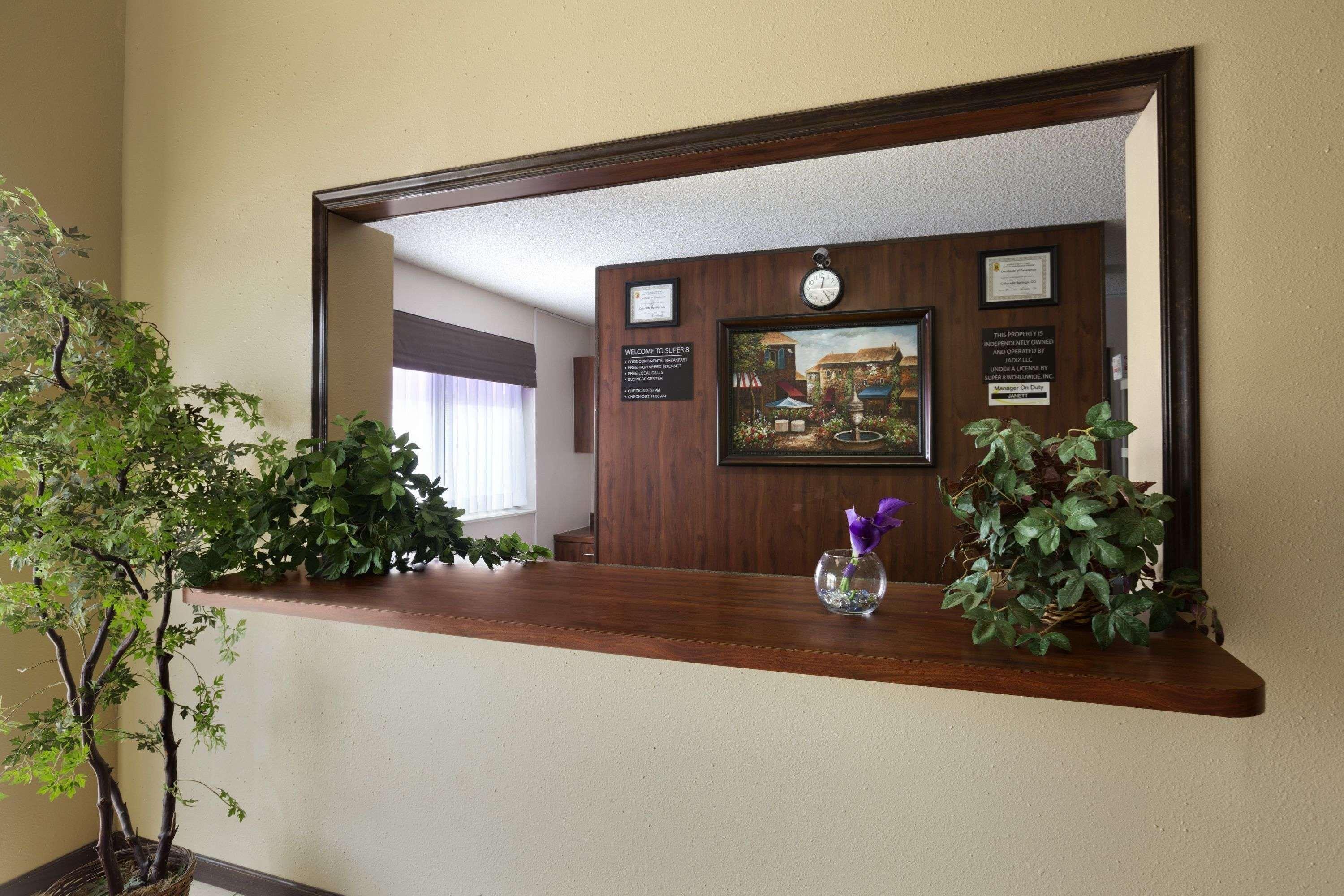 Motel Super 8 By Wyndham Airport