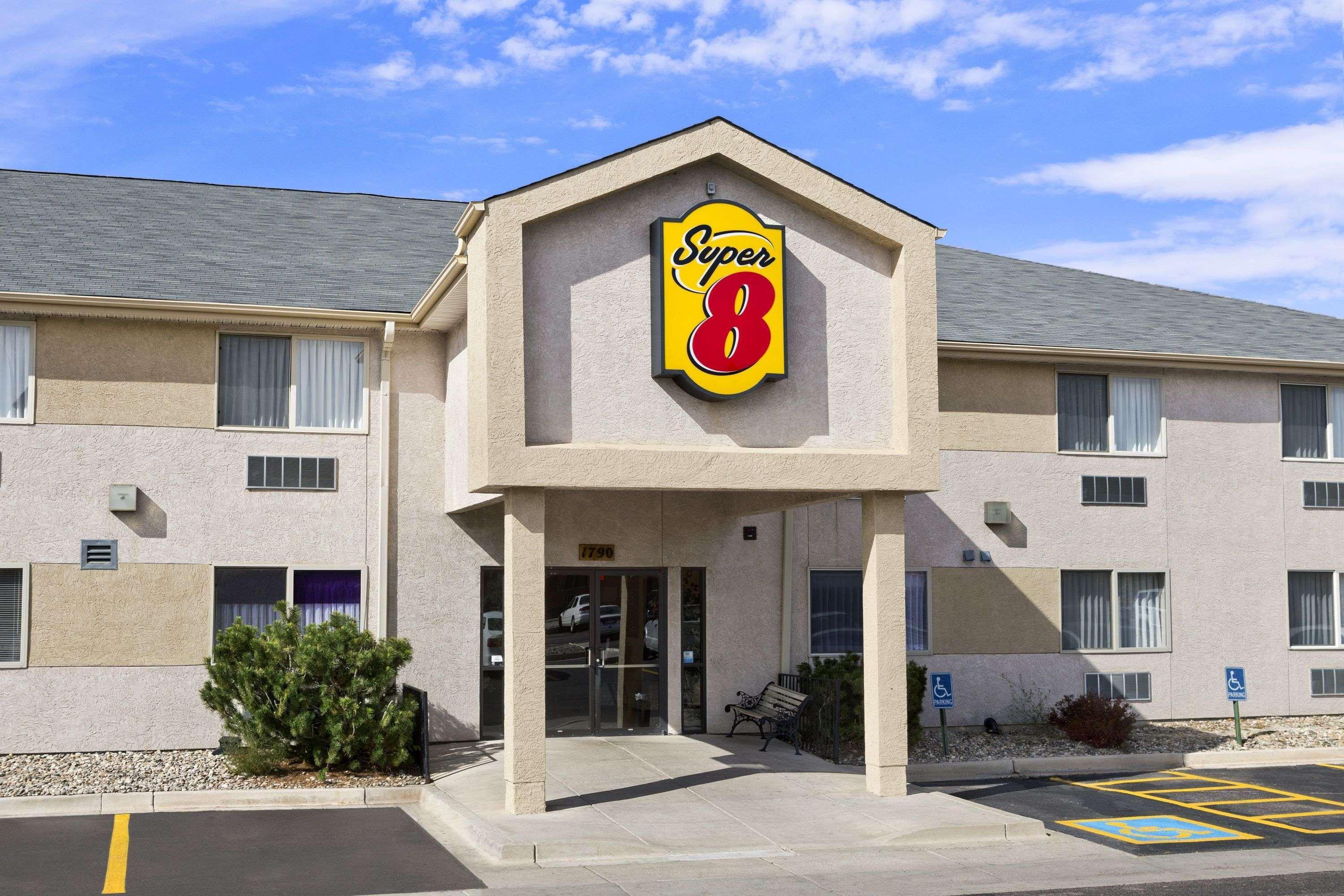 Motel Super 8 By Wyndham Airport 3*