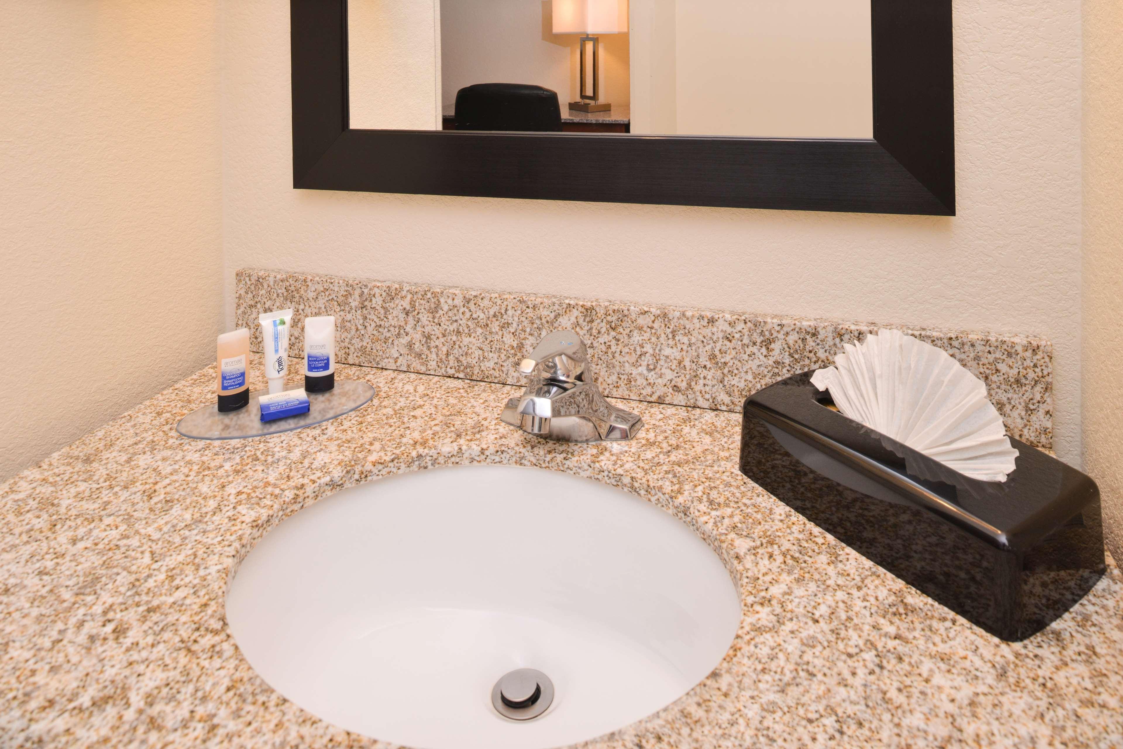 Western Executive & Hotel 3*