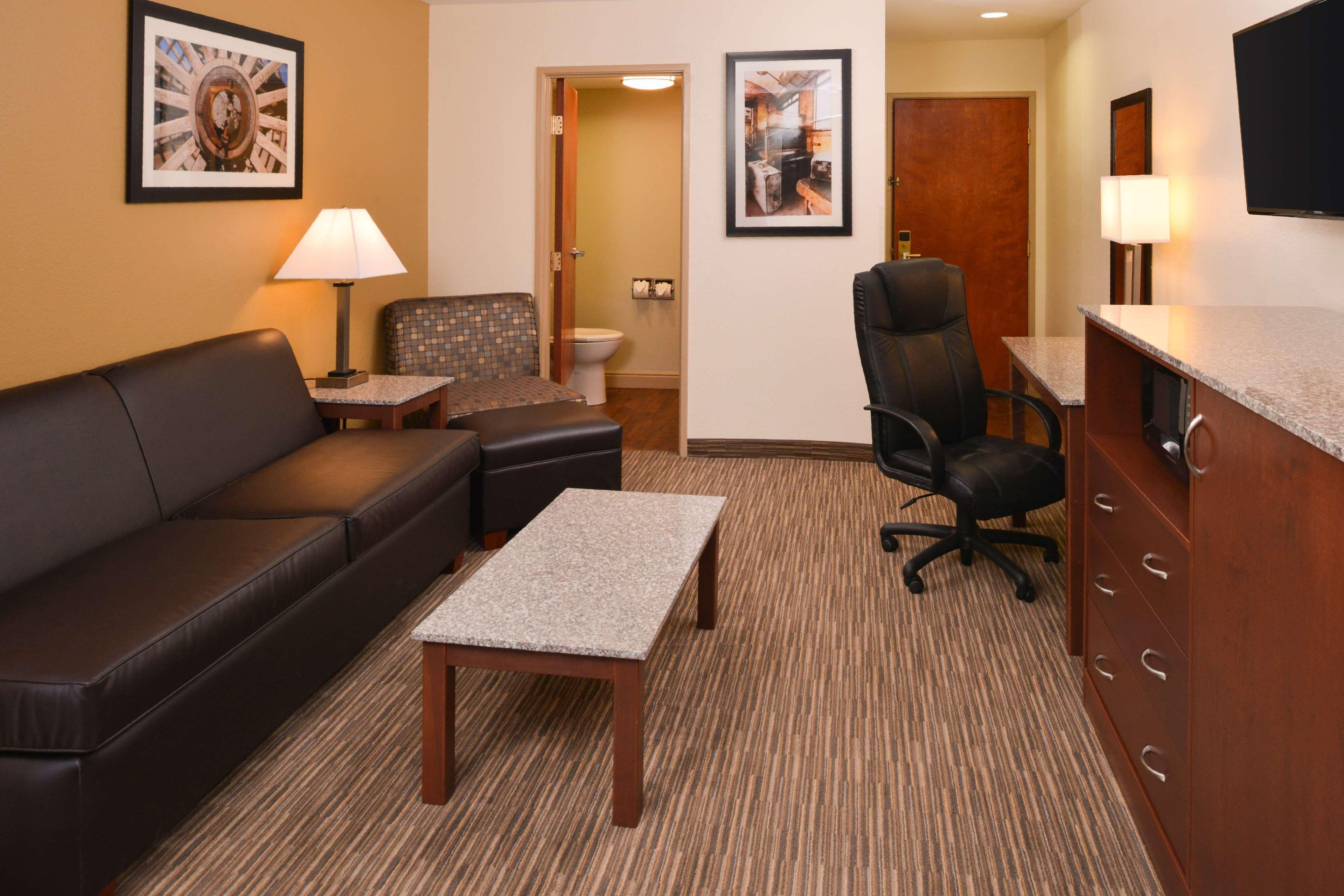 Western Executive & Hotel 3*