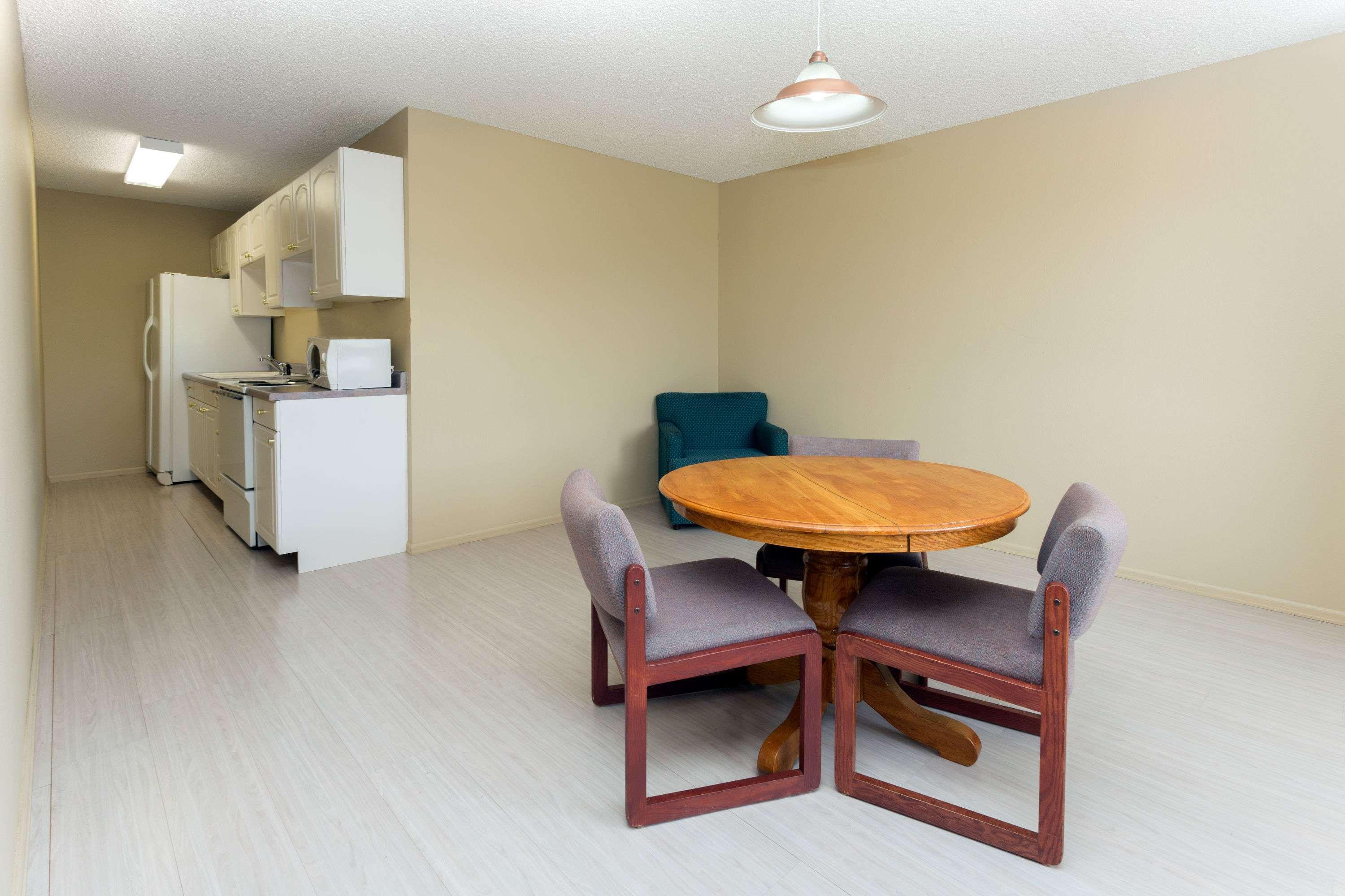 Days By Wyndham Airport Hotel