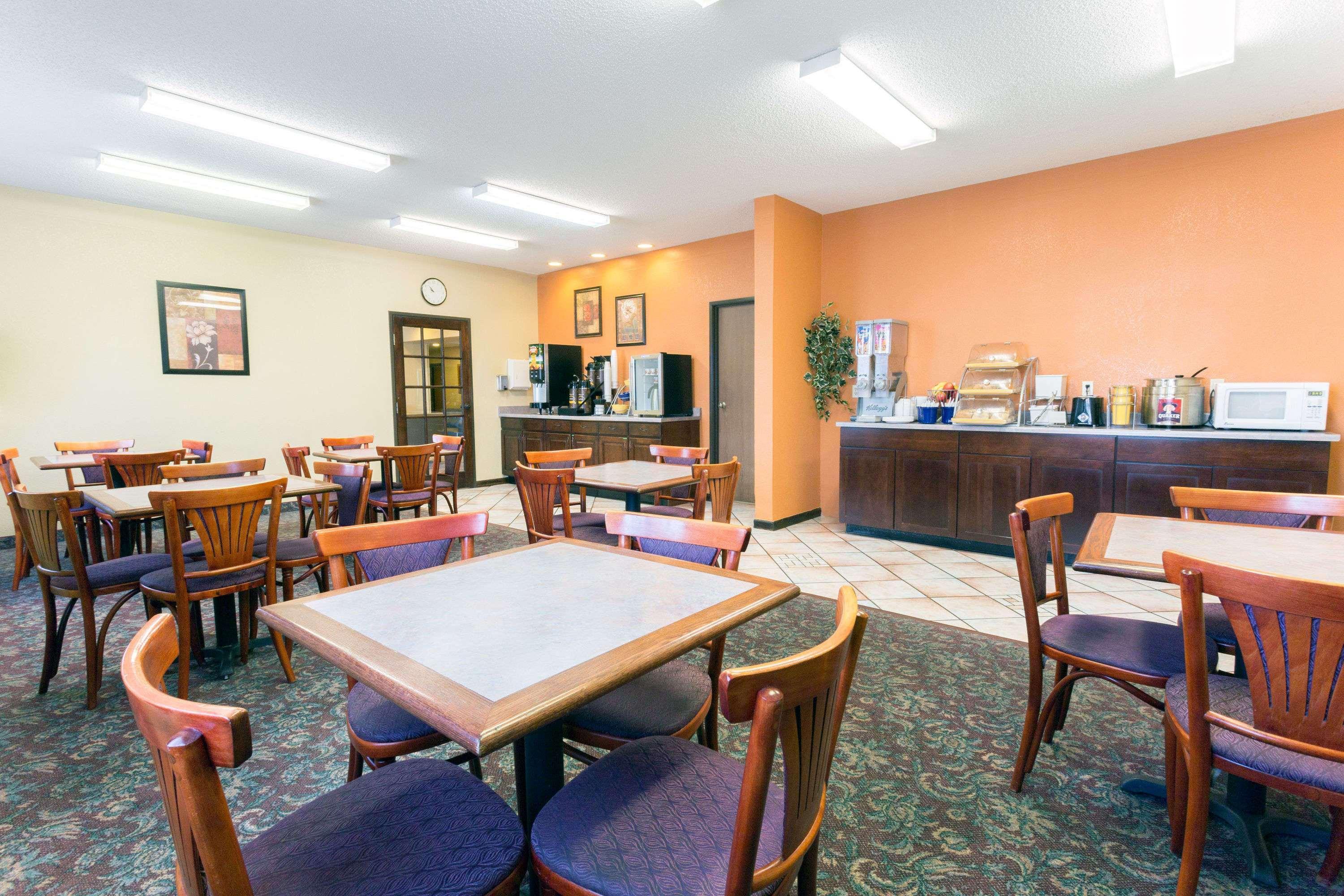 Days By Wyndham Airport * Colorado Springs