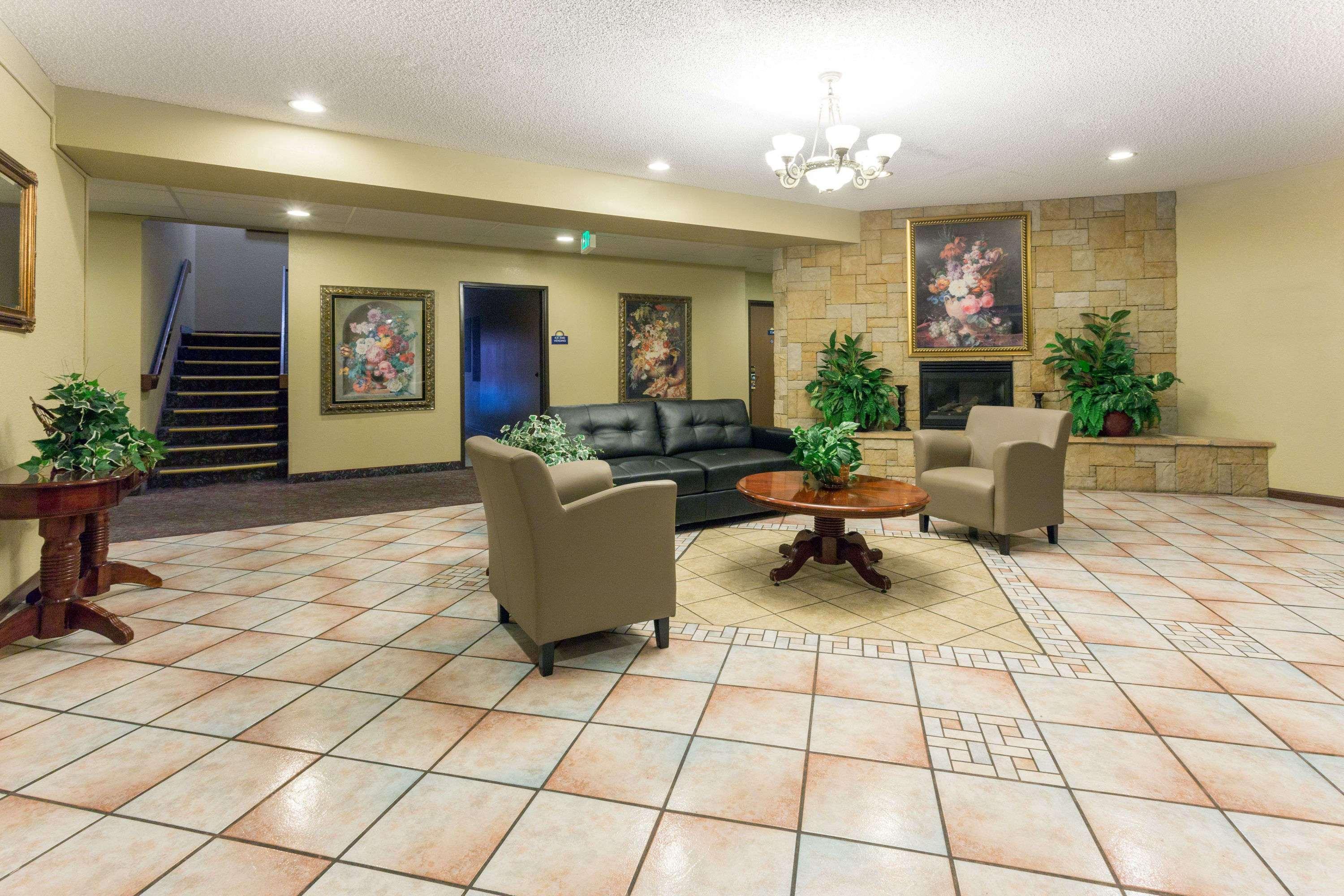 Days By Wyndham Airport Hotel *