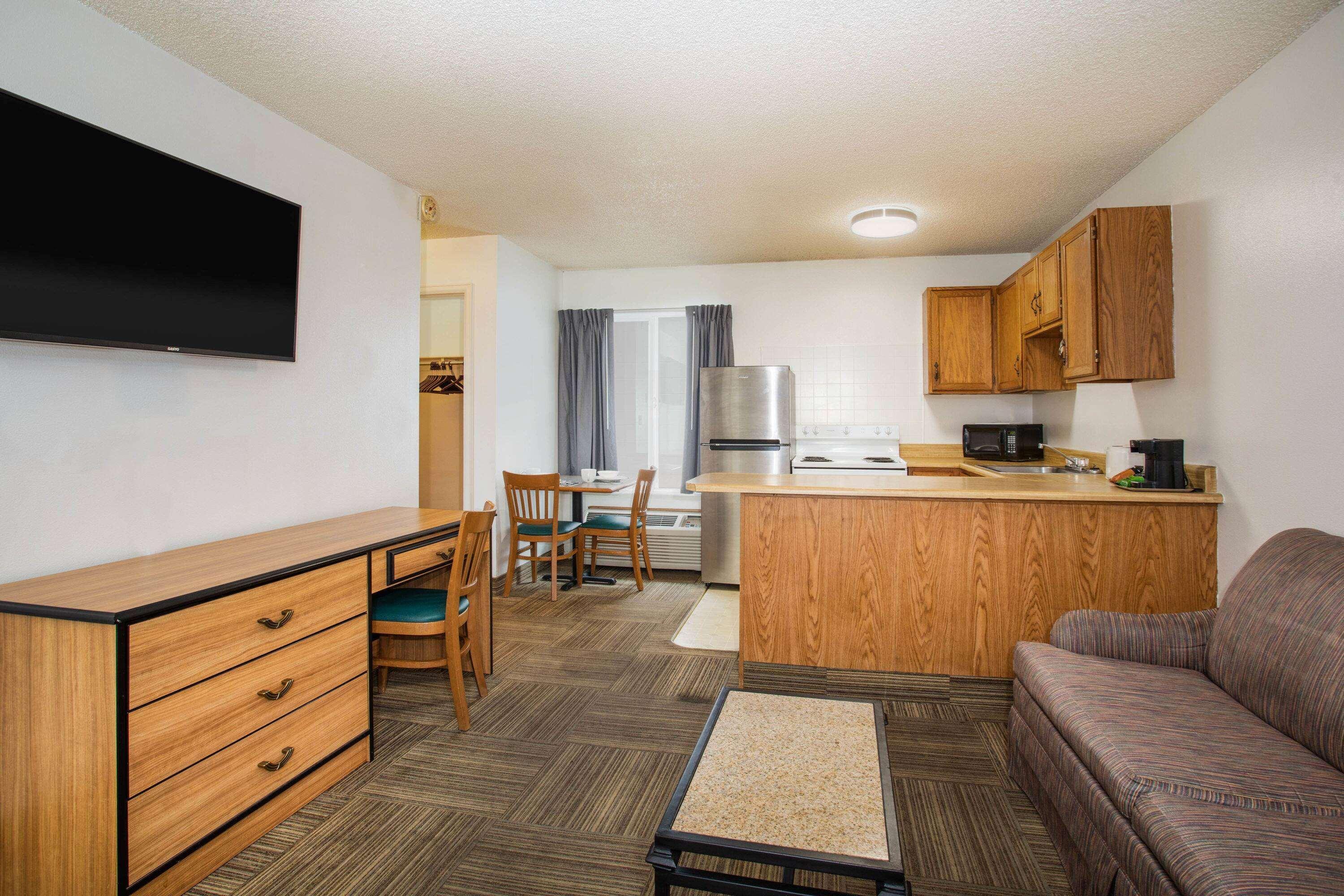 Travelodge By Wyndham Airport - Peterson Sfb Colorado Springs