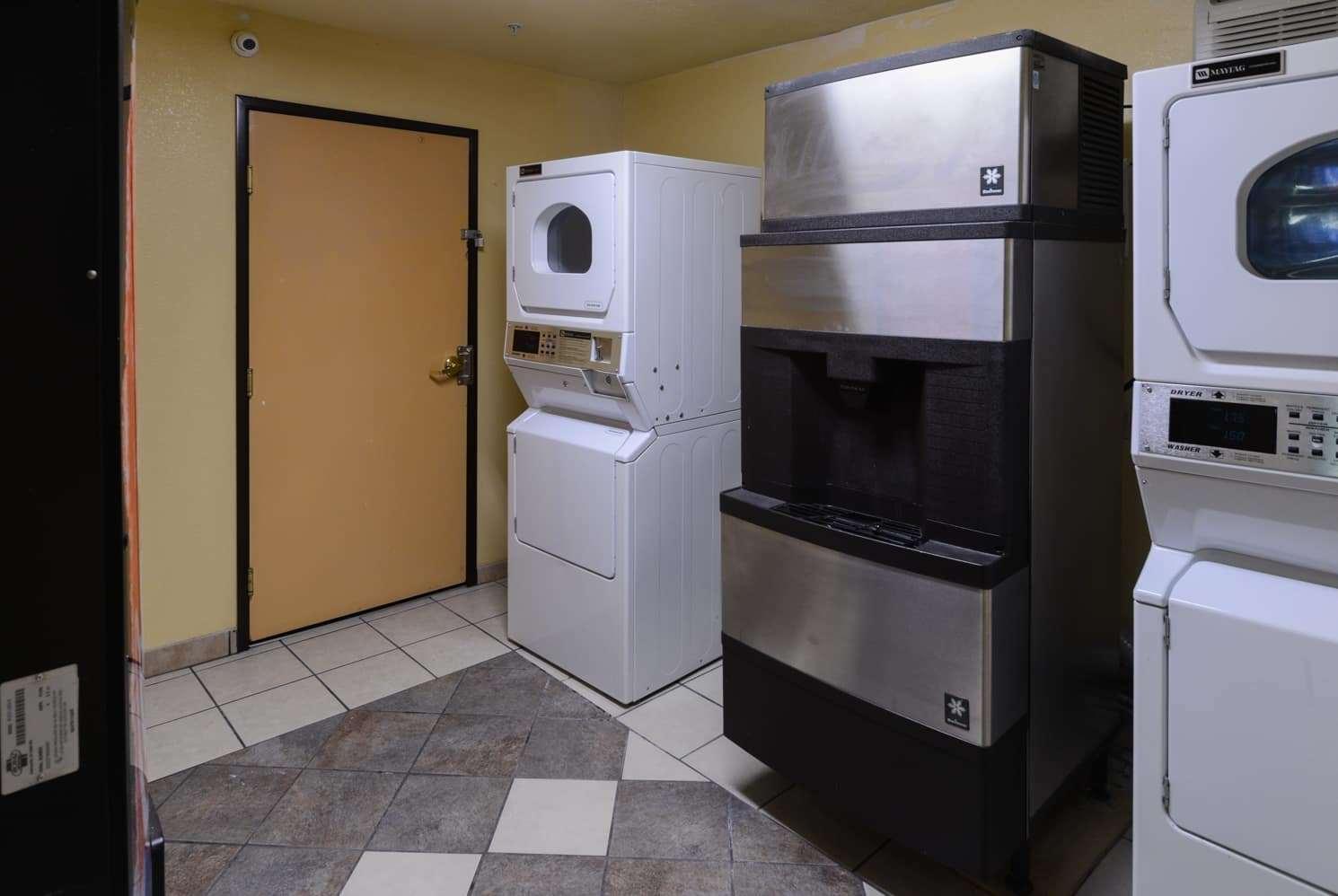 Baymont By Wyndham Garden Of The Gods Hotel 3*
