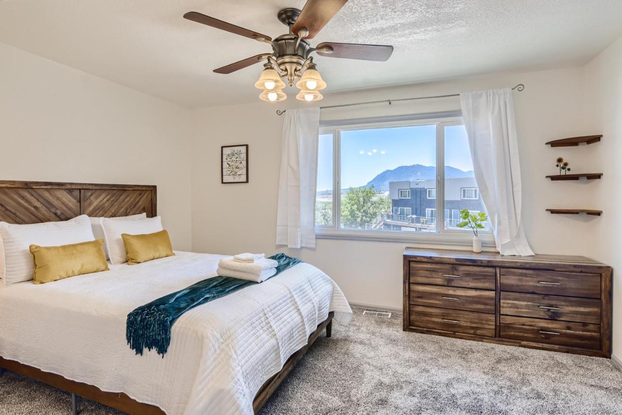 Rare Find Modern Townhome In The Heart Of Old Colorado Apartment