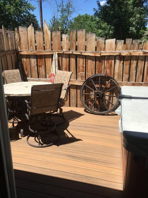 Beautiful Perfectly Located Hot Tub Fire Pit Bikes Holiday home *