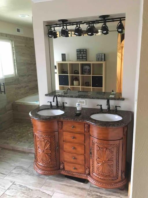 Beautiful Perfectly Located Hot Tub Fire Pit Bikes