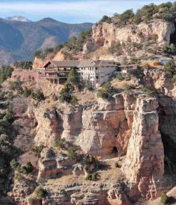 Beautiful Perfectly Located Hot Tub Fire Pit Bikes Holiday home Colorado Springs