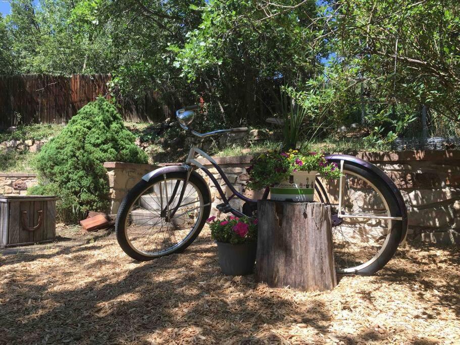 Beautiful Perfectly Located Hot Tub Fire Pit Bikes Holiday home Colorado Springs