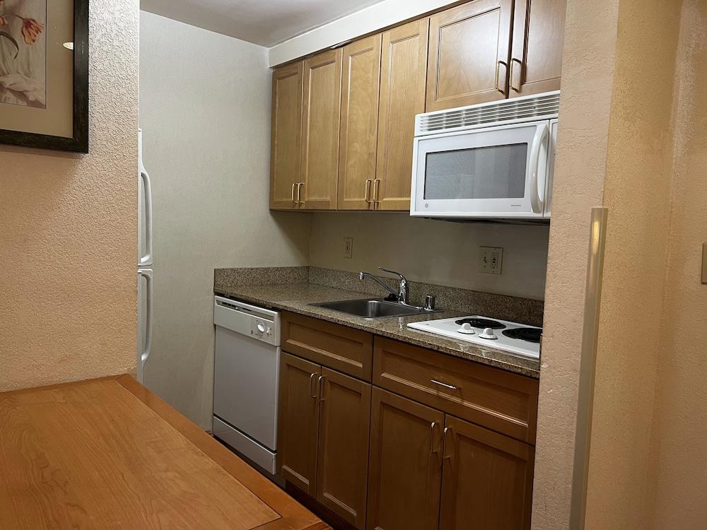 Hotel Hyatt House Airport 3*