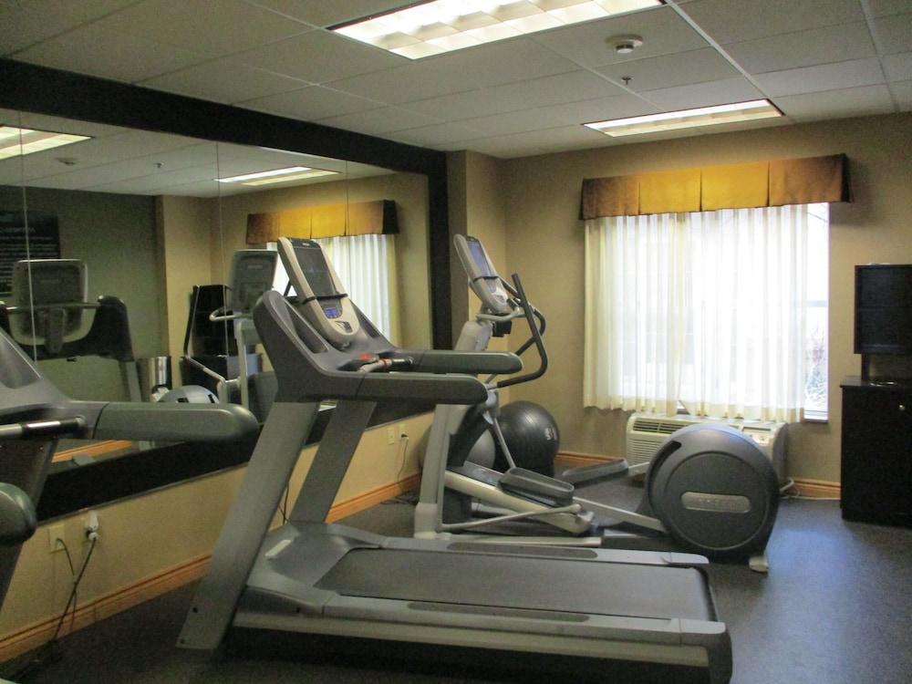 Hyatt House Airport 3*