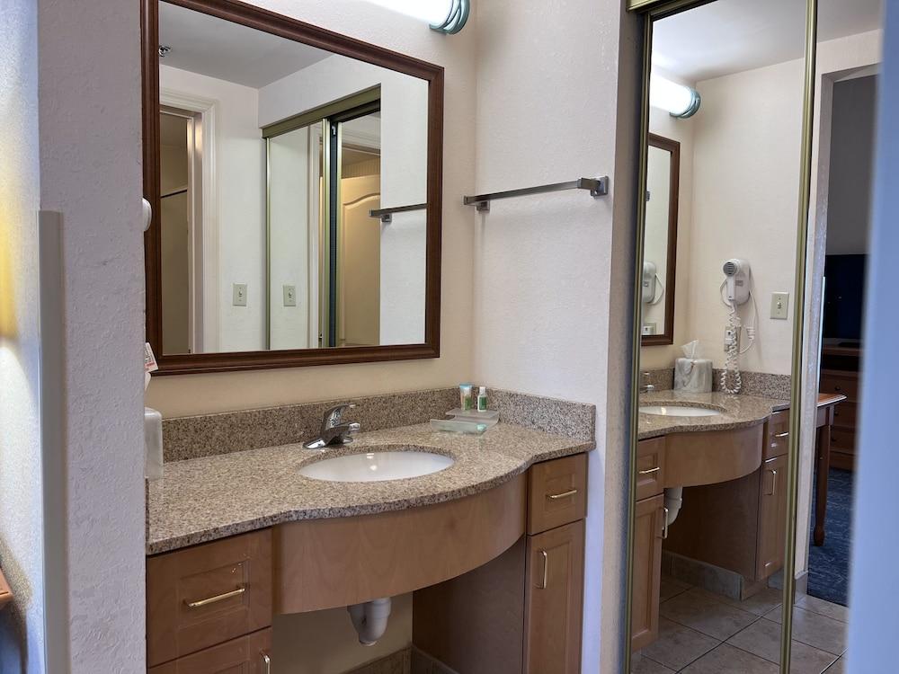 Hyatt House Airport Hotel