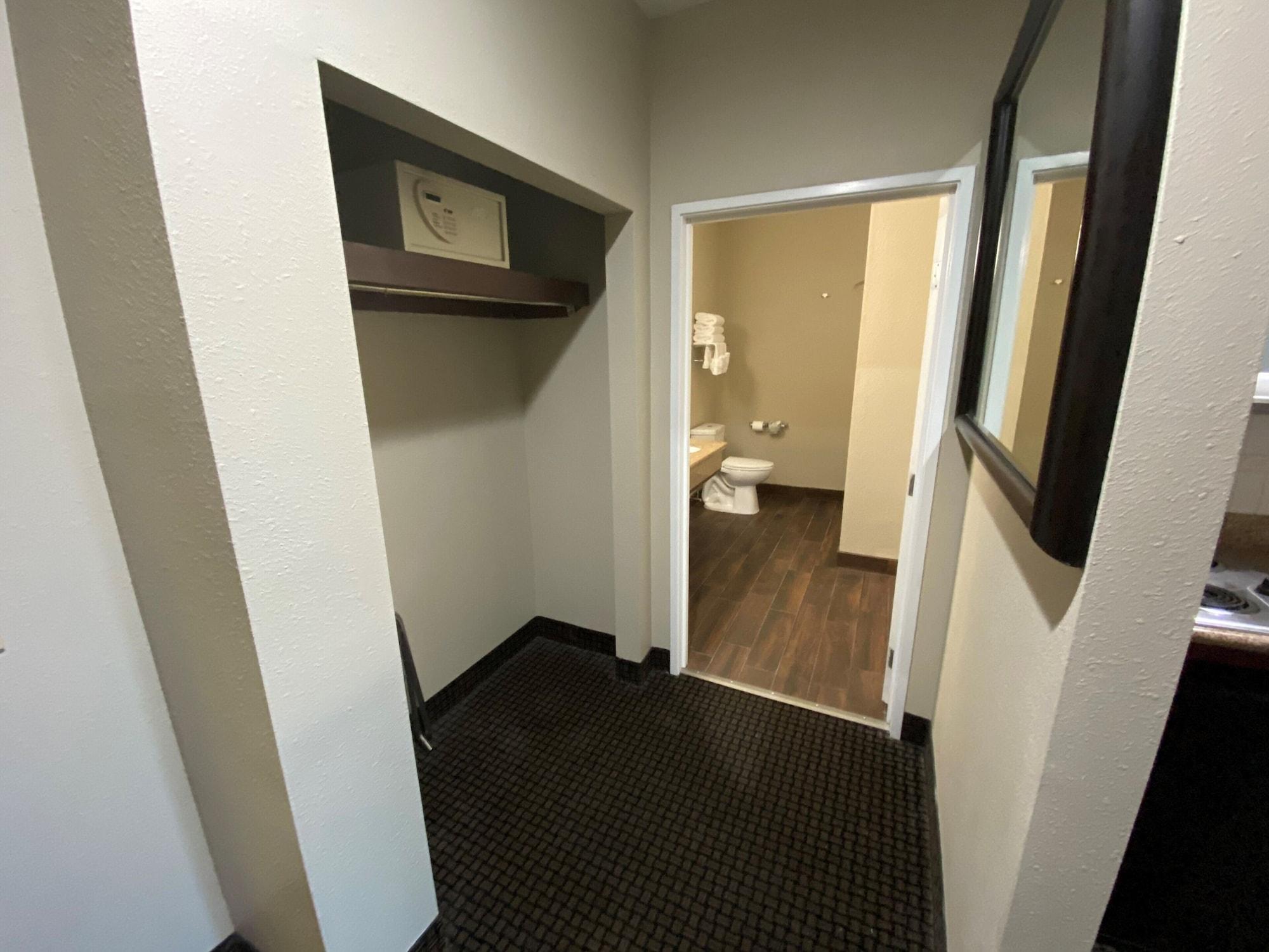 Baymont By Wyndham Hotel Colorado Springs