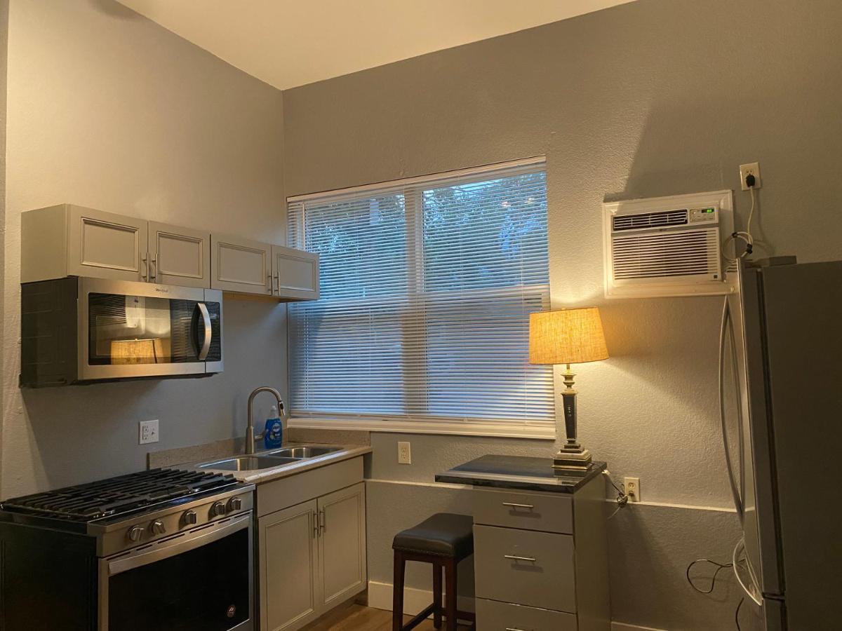 Near Garden Of The Gods Unit A - West Apartment *
