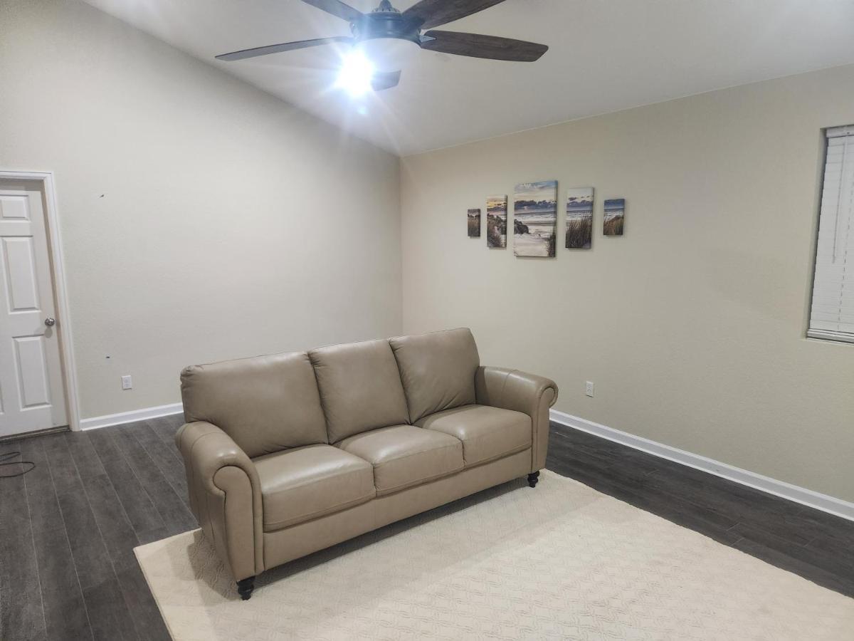 Apartment Loving Away From Home, 6 Bedrooms, 8 Beds *
