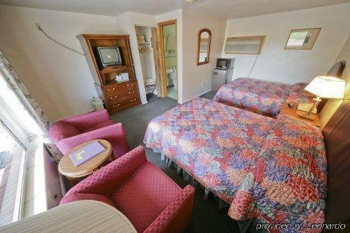 Lodge Rainbow And